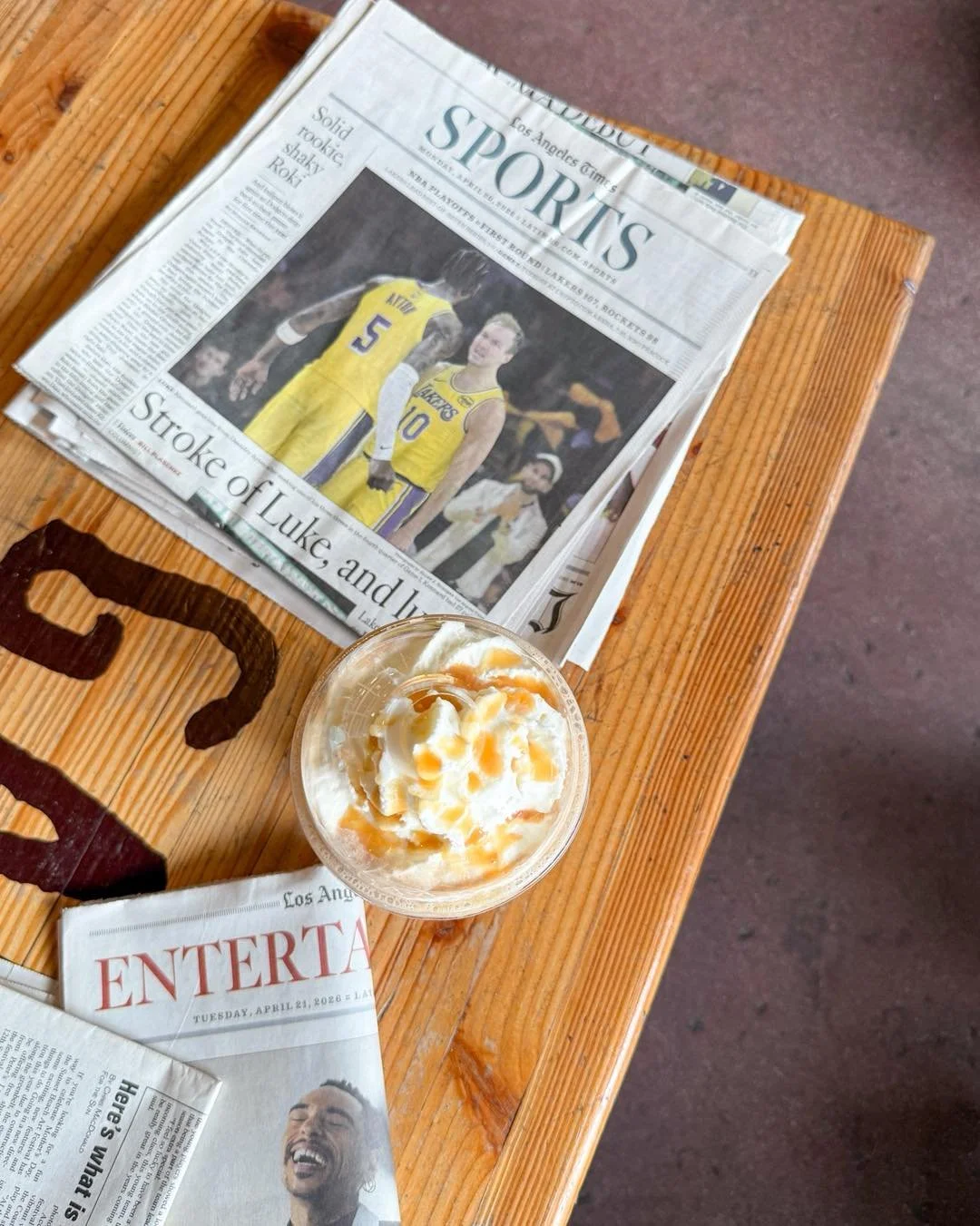 An icy drink, a good read, and a slow morning at Bogart&rsquo;s ☕️💛 The perfect way to start the day