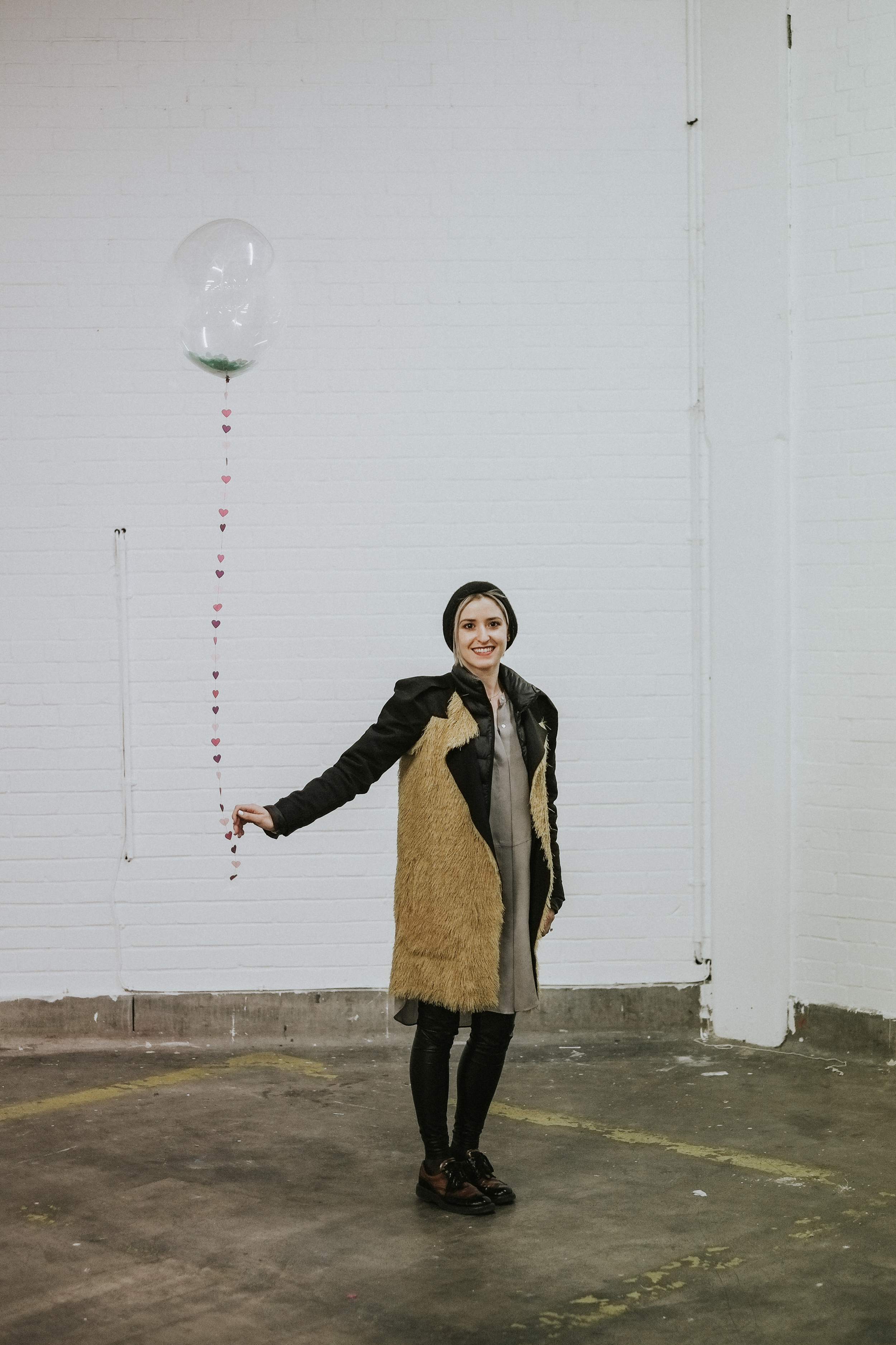  Here's  Dana Dallal Bridal &nbsp;with a pretty  Pop Pop Papier &nbsp;balloon that is almost bigger than her.&nbsp;Dana was one of my stand neighbours during the show. Her work is incredible and she is a beautiful person inside and out. I can't wait 