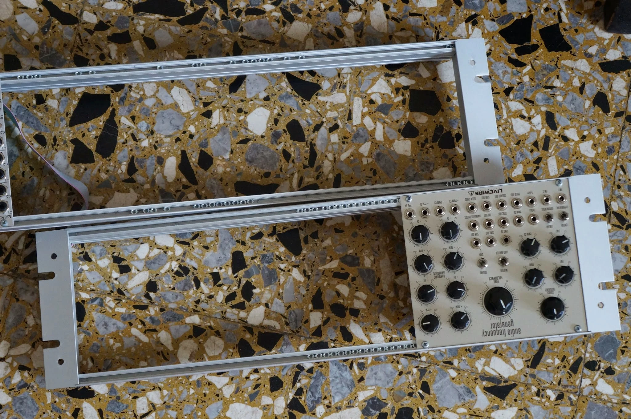 rails, side panels and first modules!