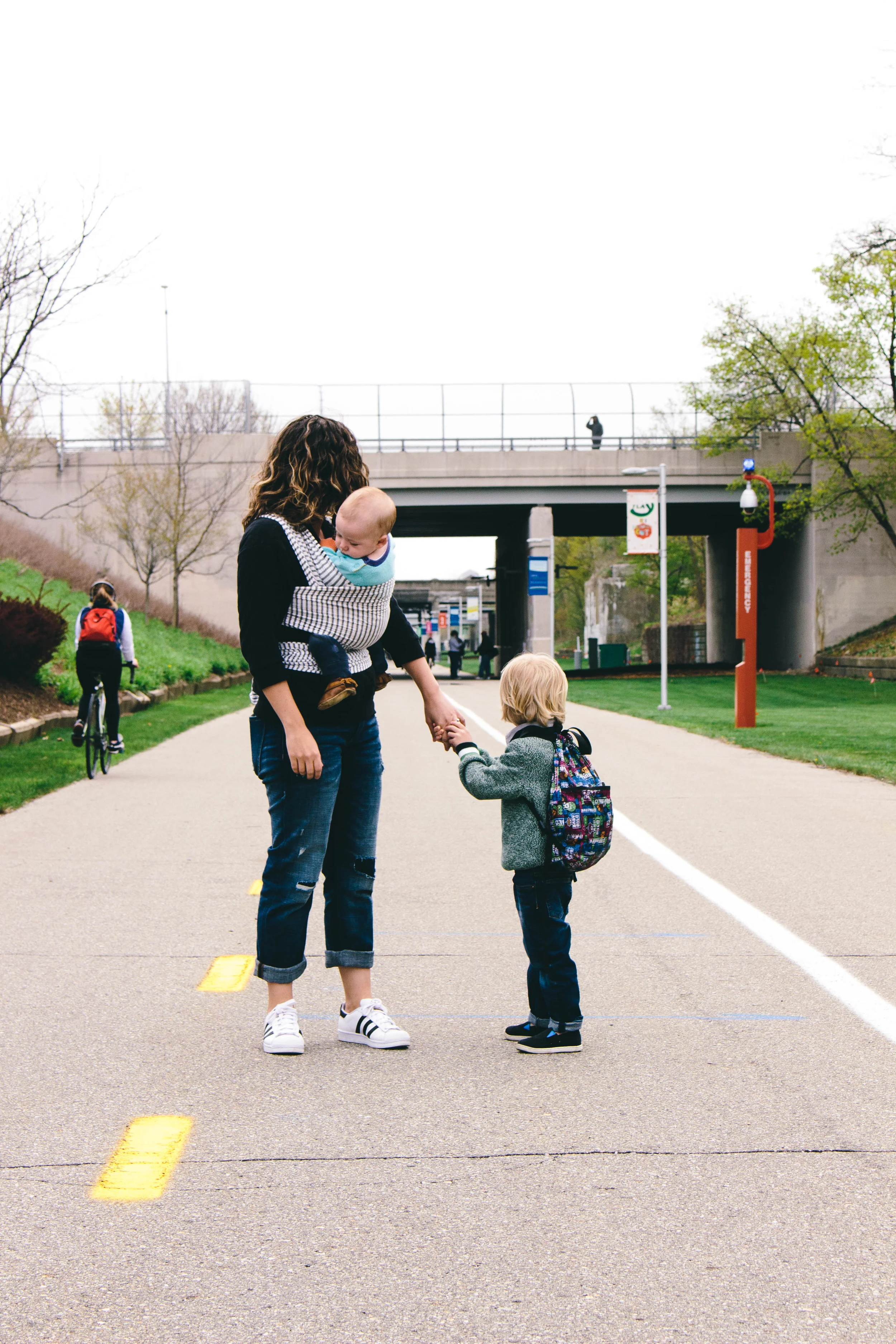3 WAYS TO BABY WEARING image 3