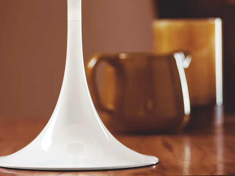 Louis-Poulsen-Panthella-table-lamp-detail.jpg