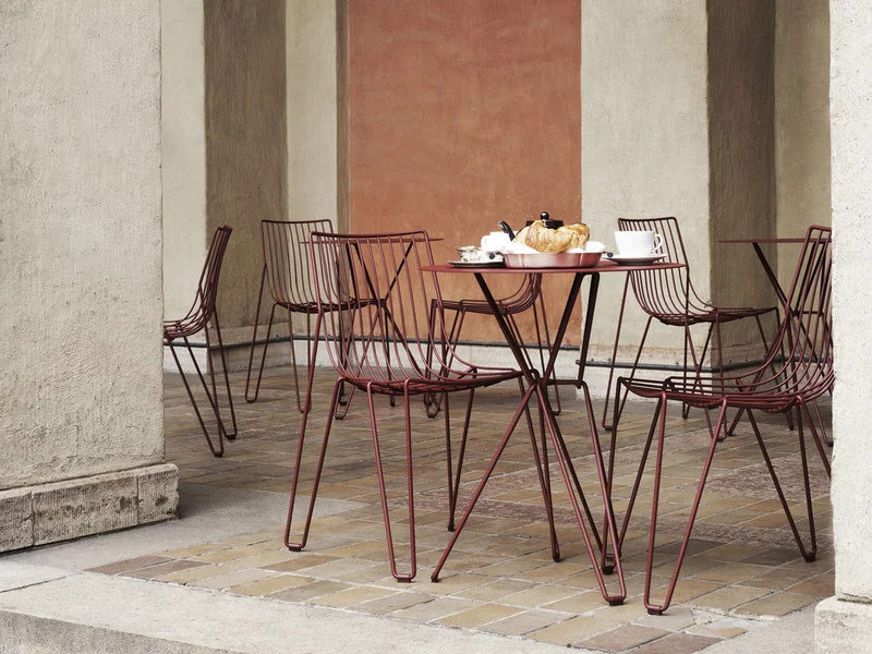 Massproductions-Tio-Chair-Wine-red-Lifestyle.jpg