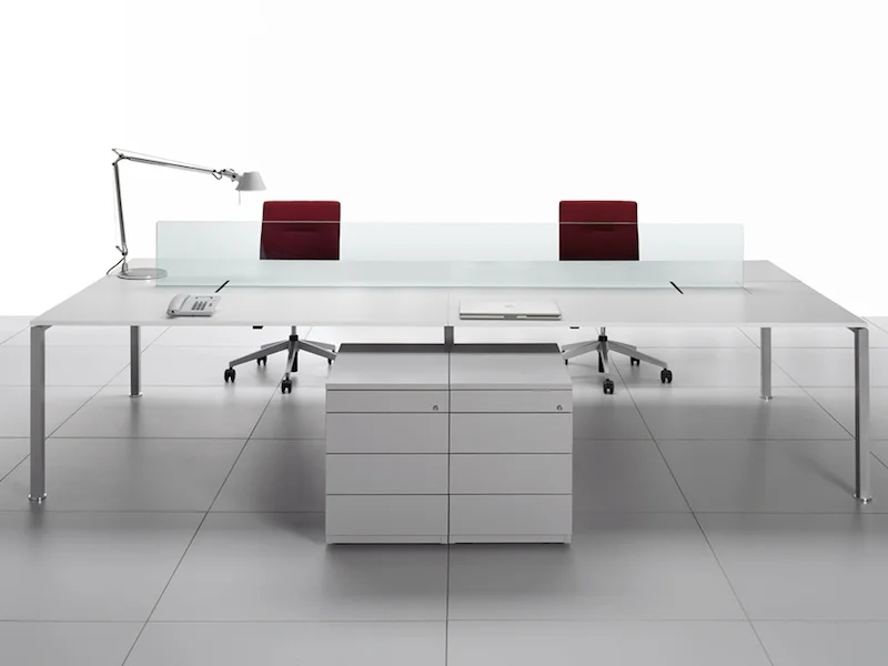 Guialmi-LP4-Office-Desk-2.jpg