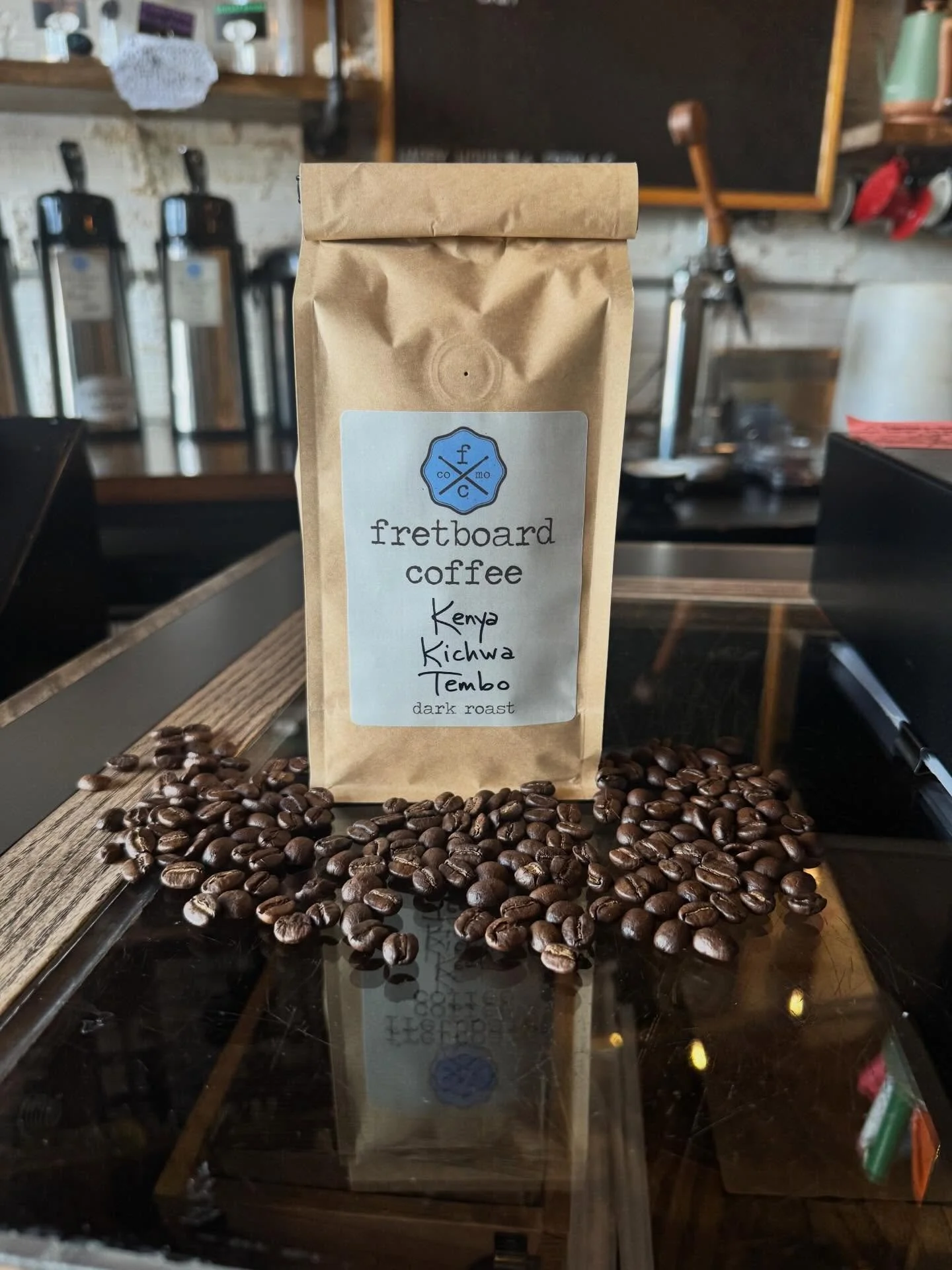 Our bean of the week is Kenya! It has notes of black currant, orange, tomato, caramel, and chocolate with a hint of brightness. Perfect for drip, siphon, or pour overs. ✨