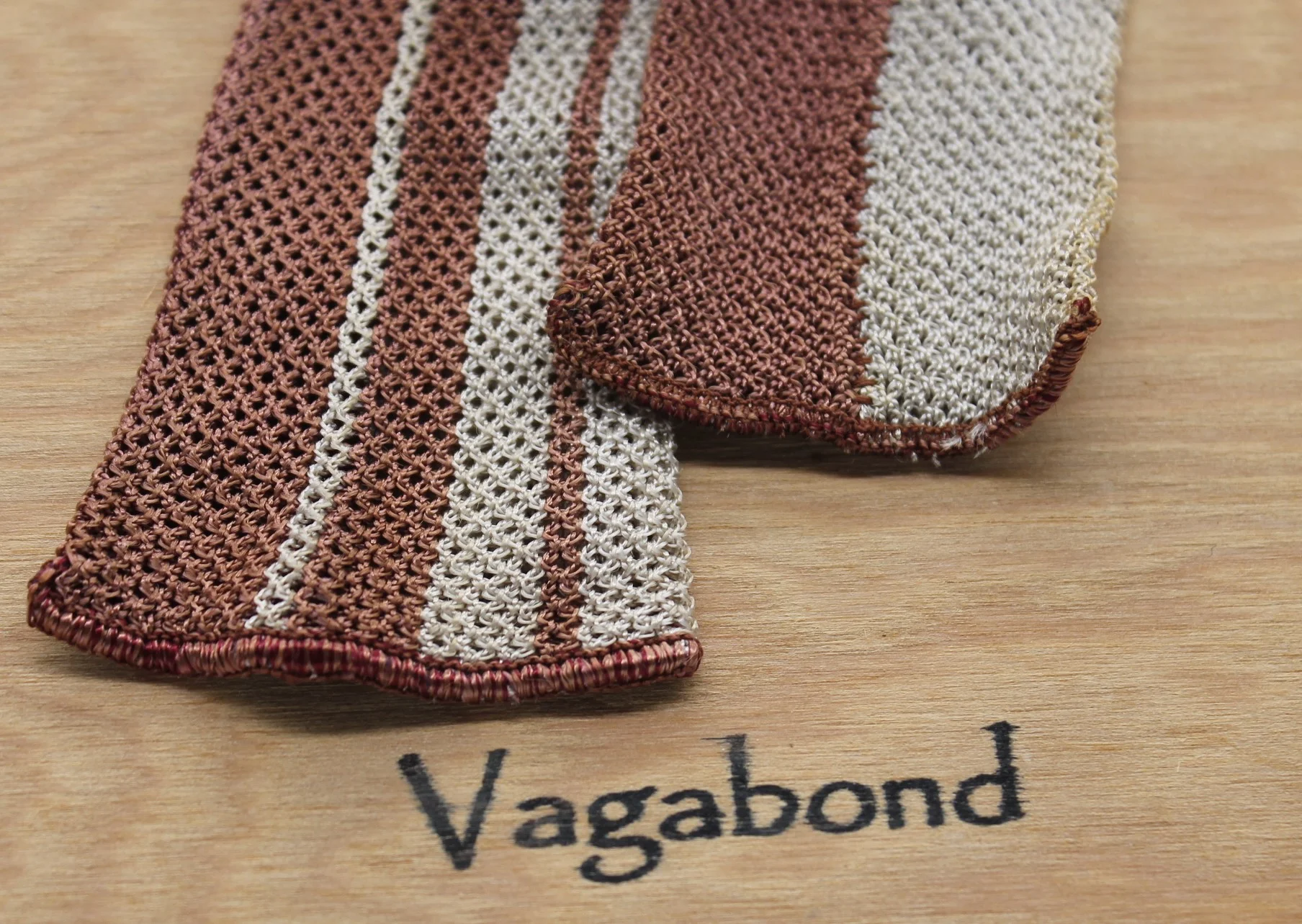 I16vr17 Cravat Semi-length slik lined neck  (3).JPG