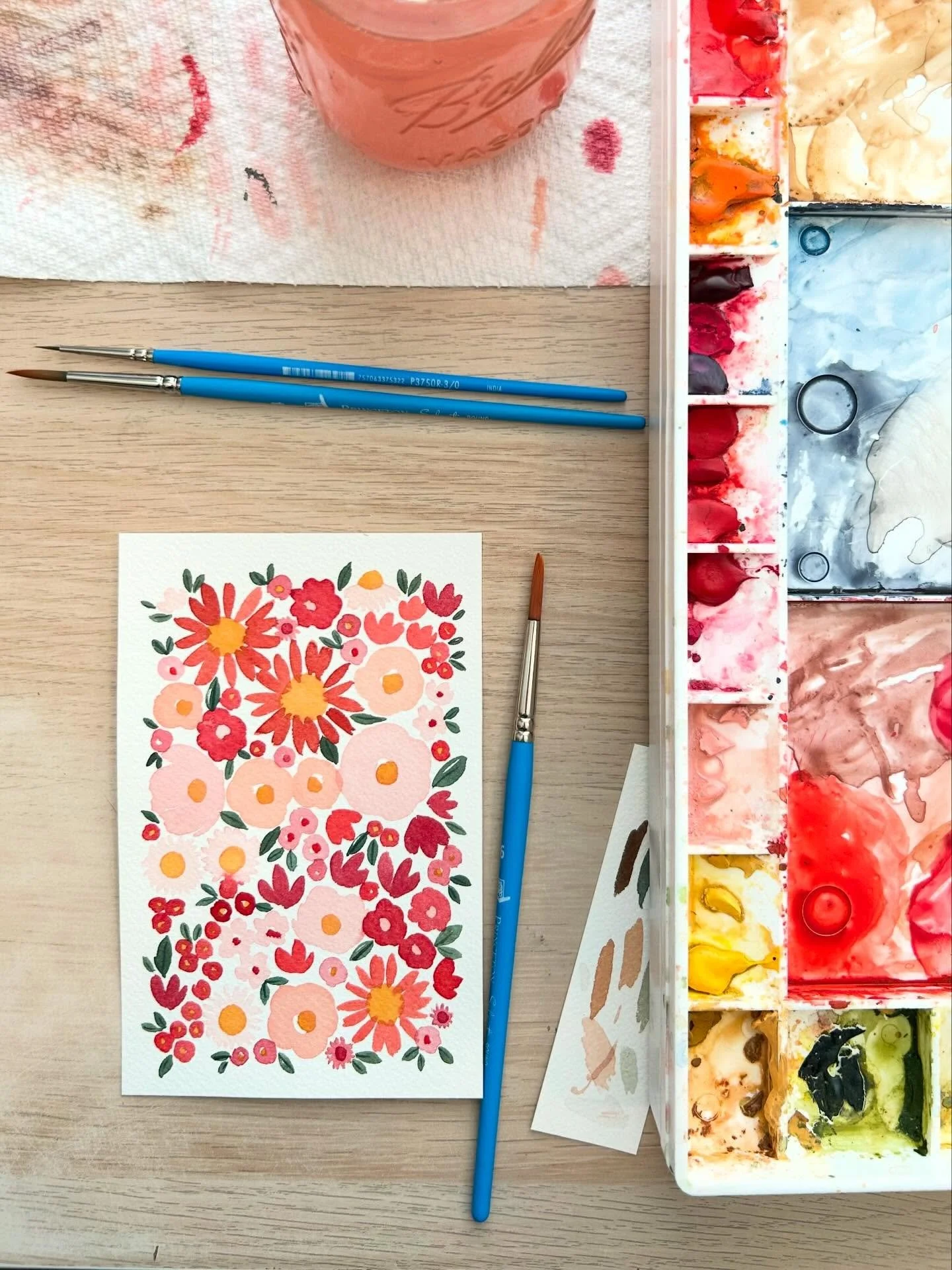 A floral painting for a Friday. 

#kelseycarlsonart #redsandpinks #watercolorfloral