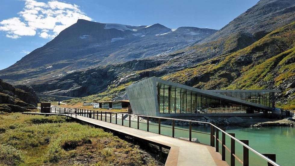 Her er målgangen i nydelige omgivelser ved kafeen oppe på Trollstigen.