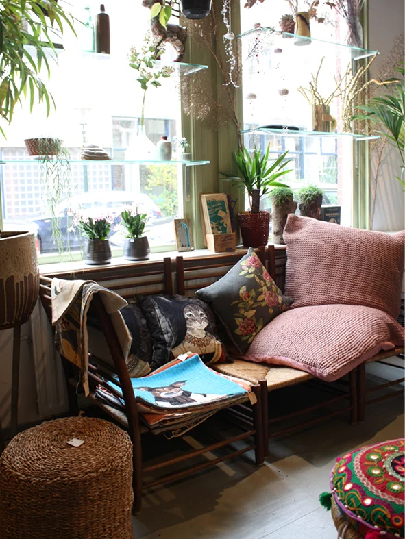 THE-NICE-STUFF-COLLECTOR-HOTSPOTS-DEN-HAAG-ETEN-DRINKEN-WINKELS-SHOPPEN-DEN-HAAG-THEO-BERT-POT-INTERIOR3.jpg