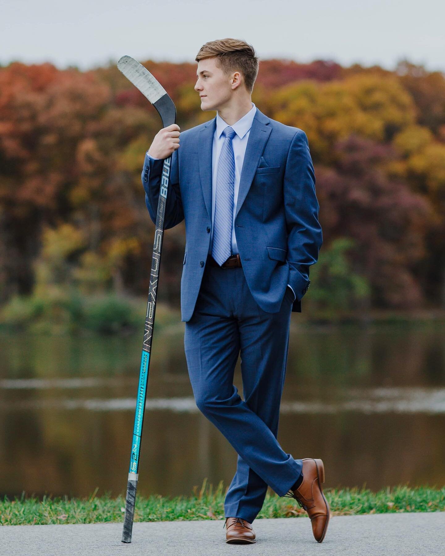 Hockey players have fire in their hearts and ice in their veins. 
#hockeyplayer #seniorsunday #seniorhockeyplayer #lchockey #2020seniors #aroundtownsession #jamieskripacphotography #jspmuses #nwiphotographer #nwiseniorphotographer #nwiseniors #senior