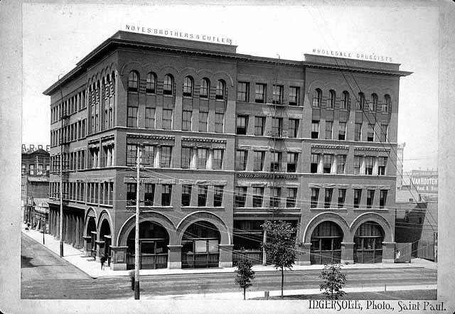 Noyes Brothers and Cutler Building - Public Kitchen & Bar