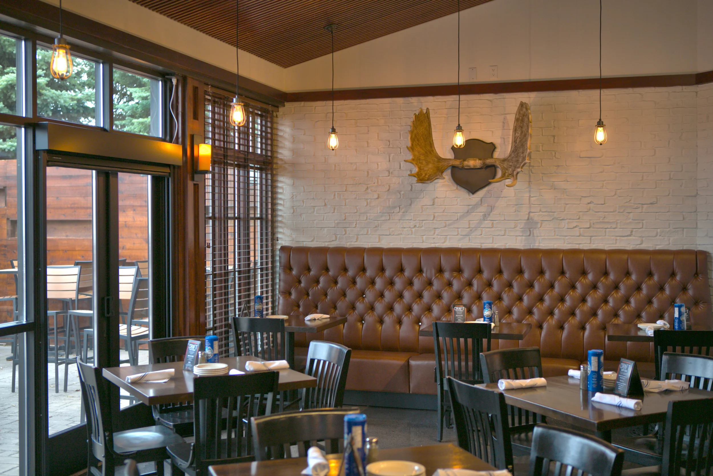 Booth-Dining_web.jpg