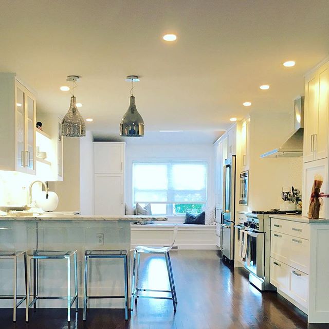 Kitchen Reno...Let the light shine in...☀️@charlenezei#happyclient #whitekitchen #kitchendesign #luxekitchens #whitecabinetry #quartzitecountertops