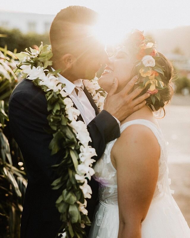 I just saw on Facebook that this sweet couple is having A BABY GIRL!! Congrats you two 💕📸 come back to Hawai&rsquo;i so we can take more fam pics!
.
.
.
.
.
.

#weddingphotography #weddingphotographer #weddinginspiration #weddingdecor #weddingphoto