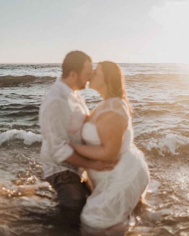 Blurry moments on Kauaʻi ✨
.
.
.
.
.
.
.
.

#loveandwildhearts #radlovestories #dirtybootsandmessyhair #belovedstories #wanderingphotographers #destinationweddings #herecomesthebride #theknot #weddingwire #hawaii #hawaiiwedding #hawaiiweddingphotogra