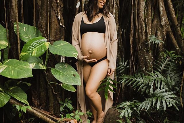 Maternity photos will forever be my fave 😍
.
.
.
.
.
.
.

#loveandwildhearts #radlovestories #dirtybootsandmessyhair #belovedstories #wanderingphotographers  #hawaii  #hawaiiphotographer #kauaiphotographer #mauiphotographer  #bigislandphotographer #