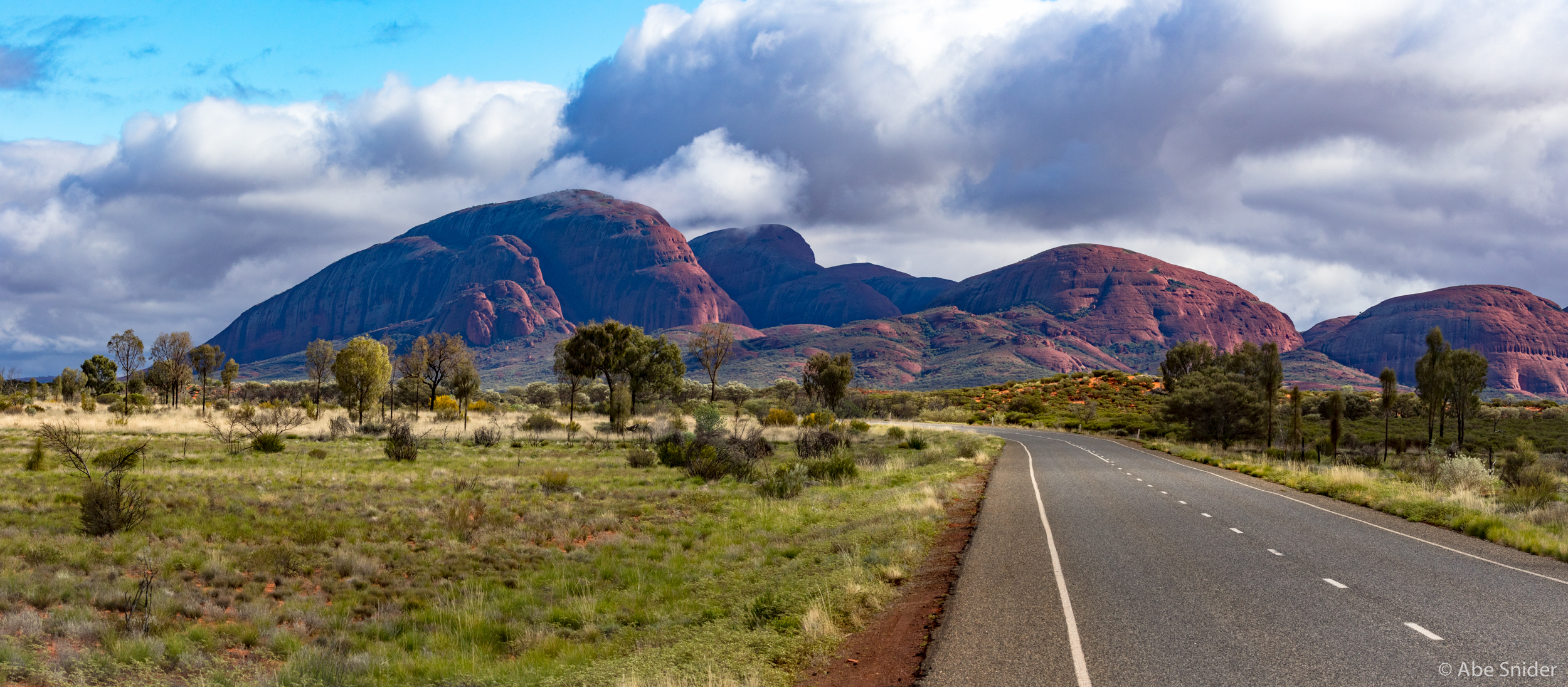 Awesome views on the way to one of the trailheads at Kata Tjuta, the other massive rock outcropping about 50km from Uluru. 