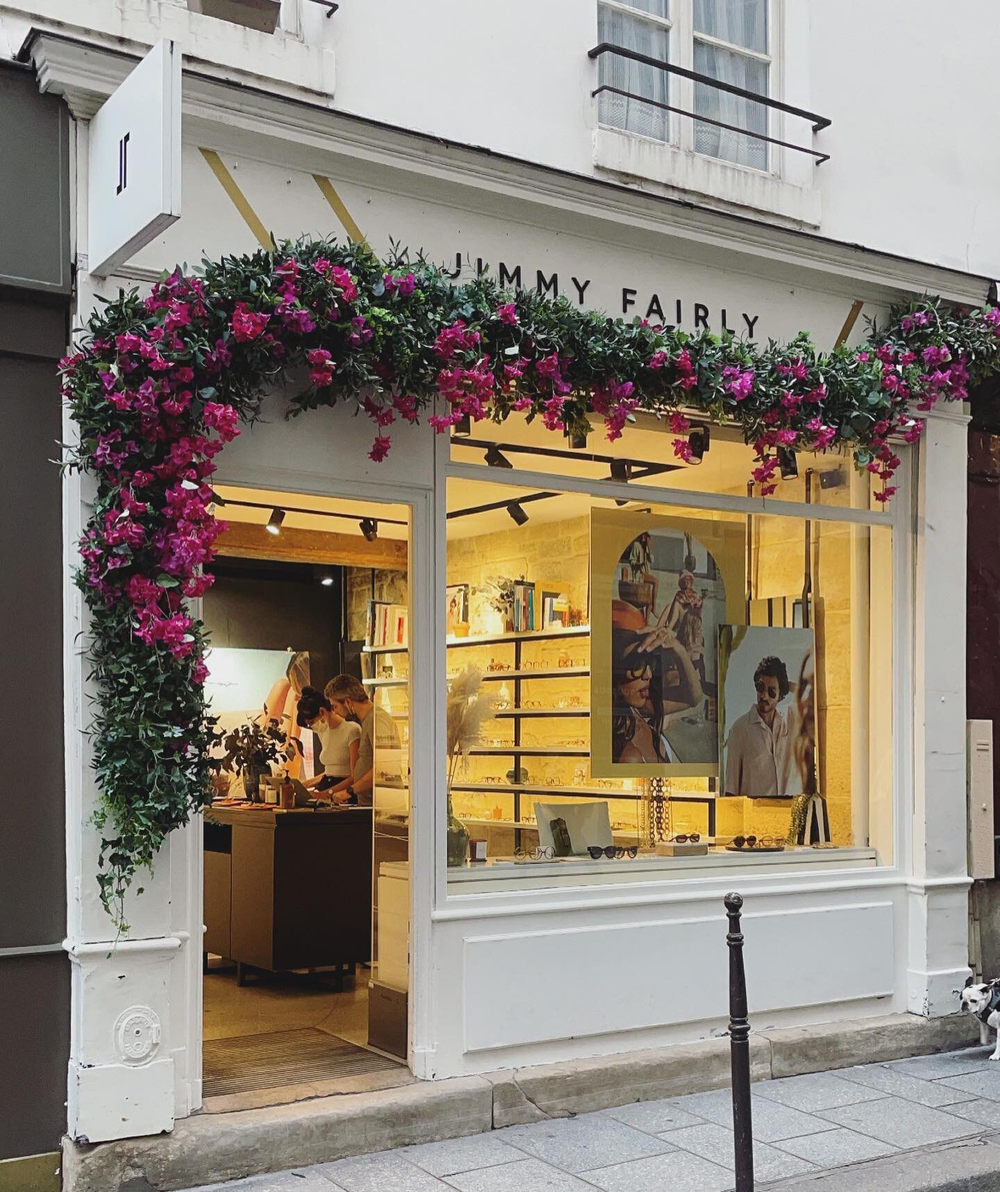 loving being back in Paris &amp; perusing all the storefronts in the Marais! I especially like the @jimmyfairly shops {and they have a great collection of eyewear!} 🏷

#parisfashion #pariseyewear #ringstadretail #paris #retailexpansion #brandexpansi