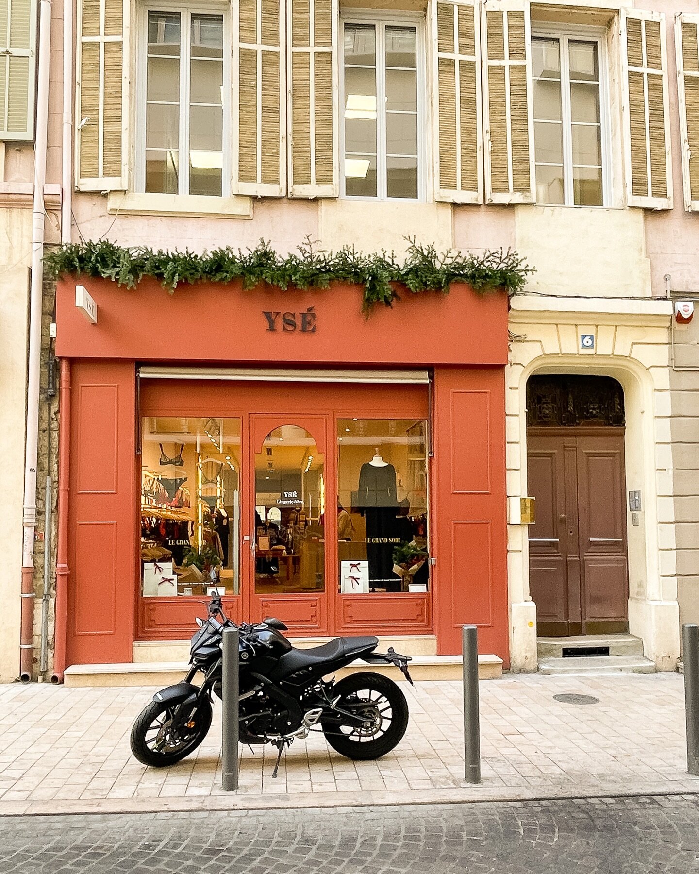 whenever I am in a new city or one that I haven&rsquo;t been to in awhile I always enjoy doing a retail tour and perusing the different storefronts especially in France where they each have their own colours, distinct look and unique brand identity l