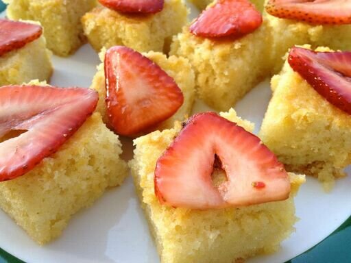 Semolina Cake Bites with Balsamic Strawberries_preview.jpeg