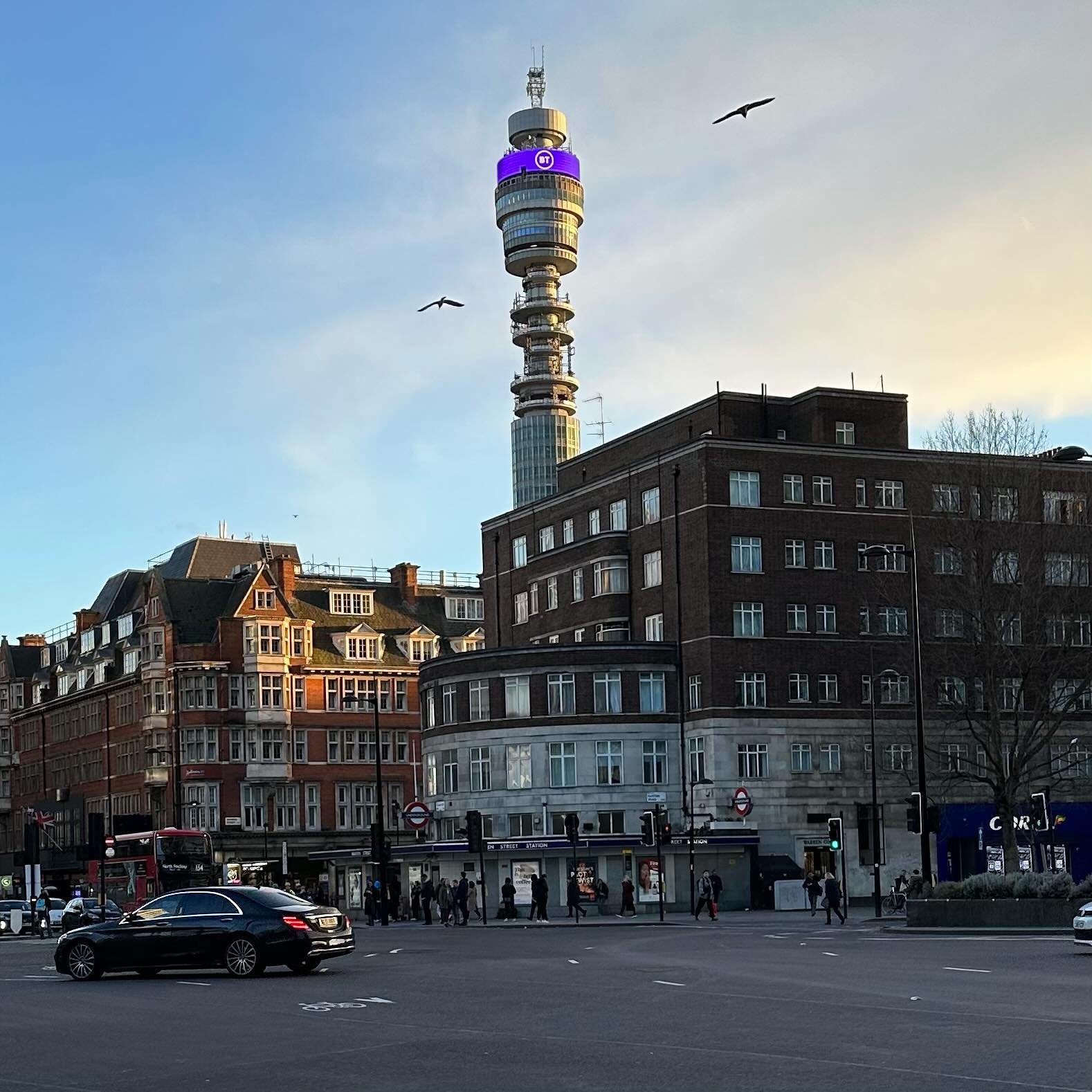 Navigating the vibrant scene of London. Meeting some of the most creative minds in the industry. The journey continues! 🇬🇧🤝 #LondonNetworking #FilmIndustry
#Film #indiefilm #actor #ActorsLife #acting #sagaftra