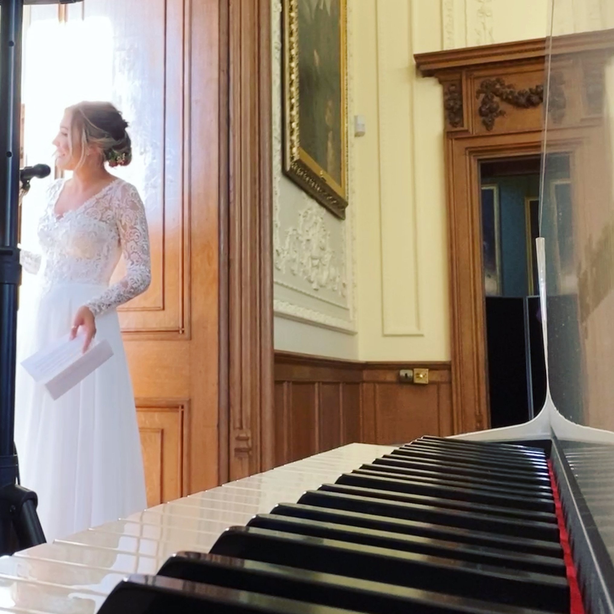 Bride doing a brilliant speech.  My piano and me at the ready to resume. 