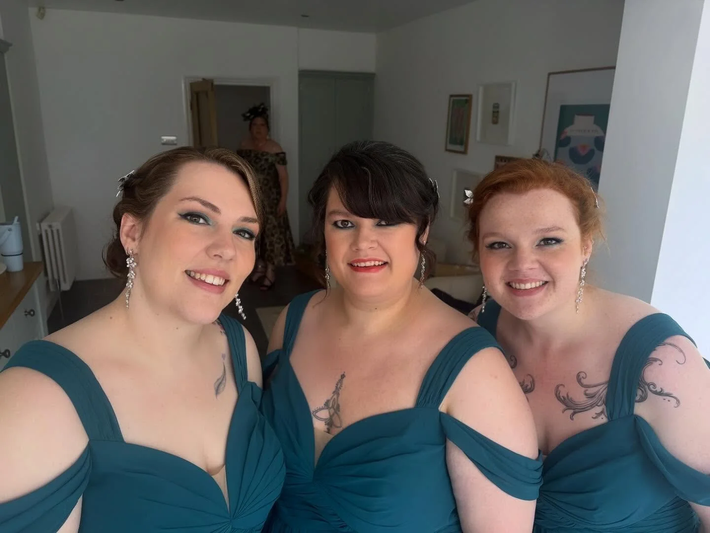 @ebonyyyyyxx&rsquo;s lovely bridesmaids on Saturday . Thank you @rebeccahainesmakeupandhair for the bridesmaids hair 🥰 #bridesmaids #weddingday #popofcolor #worcestershiremua