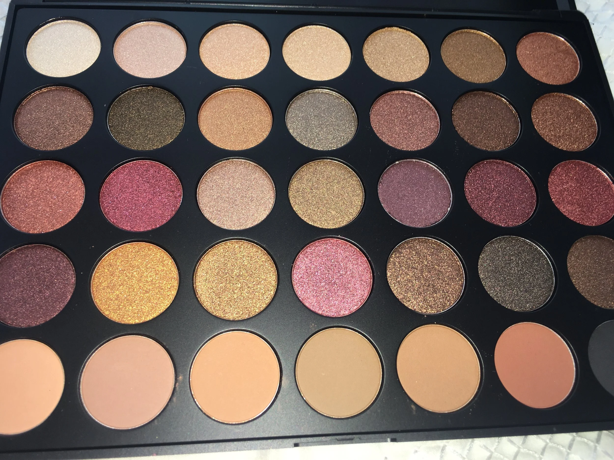 Fall Into Frost Palette by Morphe (Source: theodysseyonline.com )