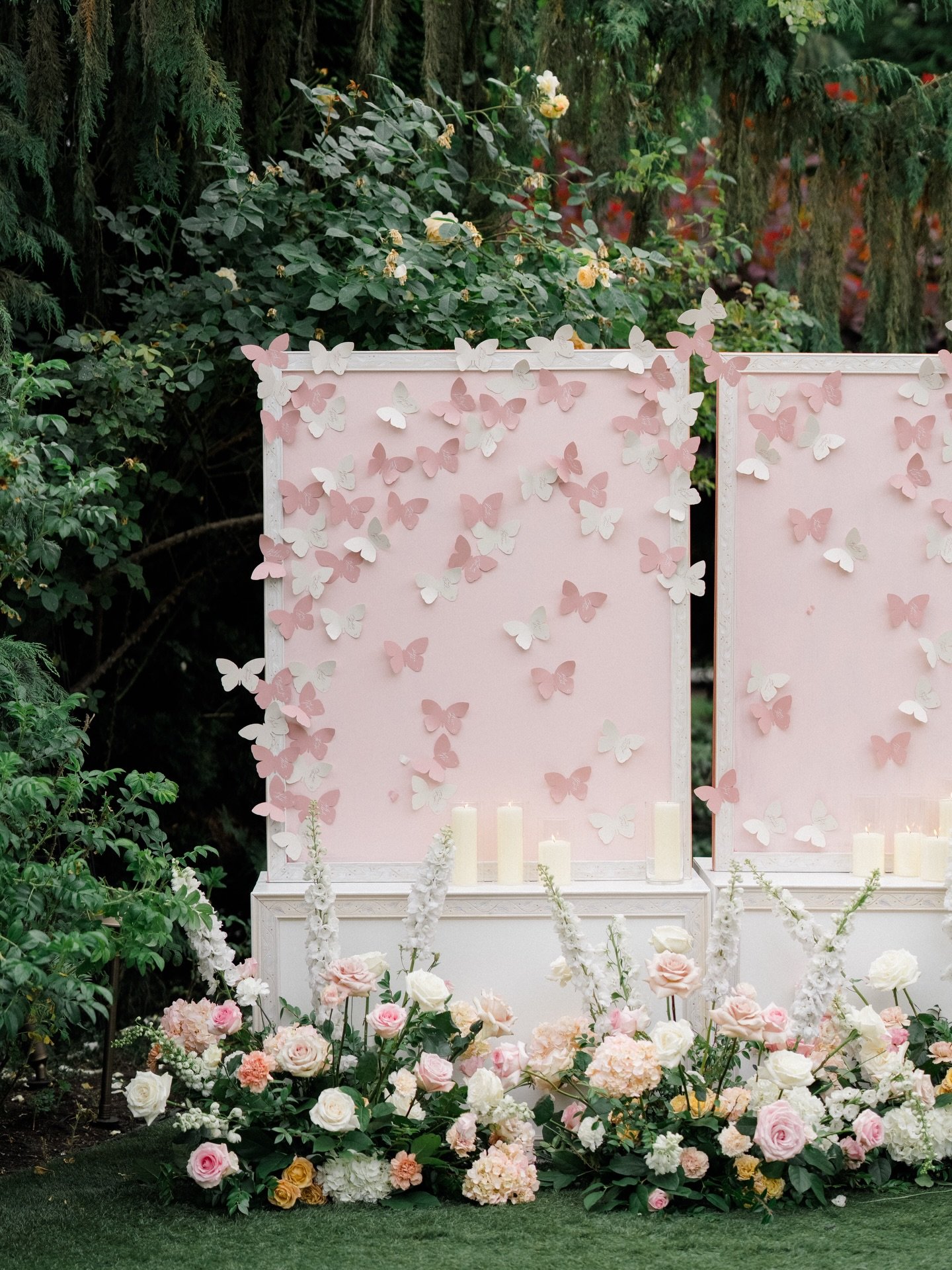 So much LOVE for N&amp;L&rsquo;s unabashedly pink celebration, covered in hundreds of custom-cut and printed butterflies 💕🦋
_____

Venue @twinwillowgardens 
Planning, Design, and Production @eventsbygenevieve 
Photographer @janetlinandersen 
Floral