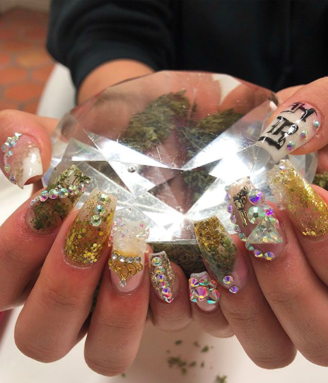 Image via Instagram @hott_boxx , nails by @skonkanails