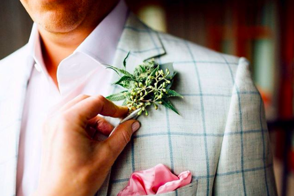 Image via @loveandmarij Instagram. Photo credit: @alisonvagniniweddings