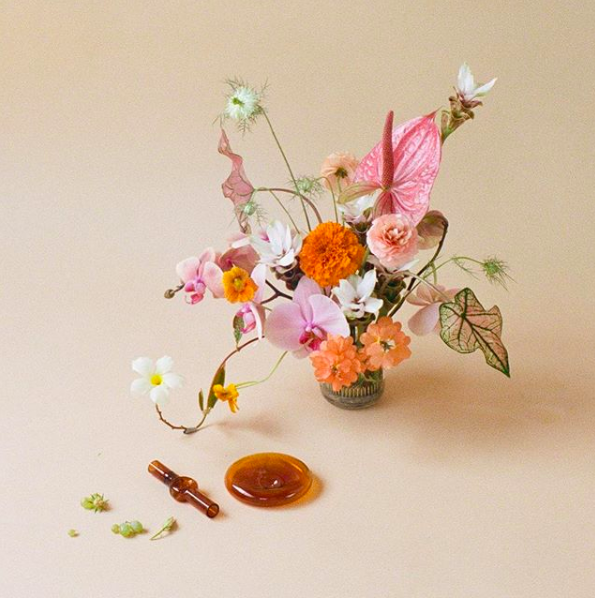 Image via Instagram , shot by @goodgirlnoproblem with floral design by @carmelfloral