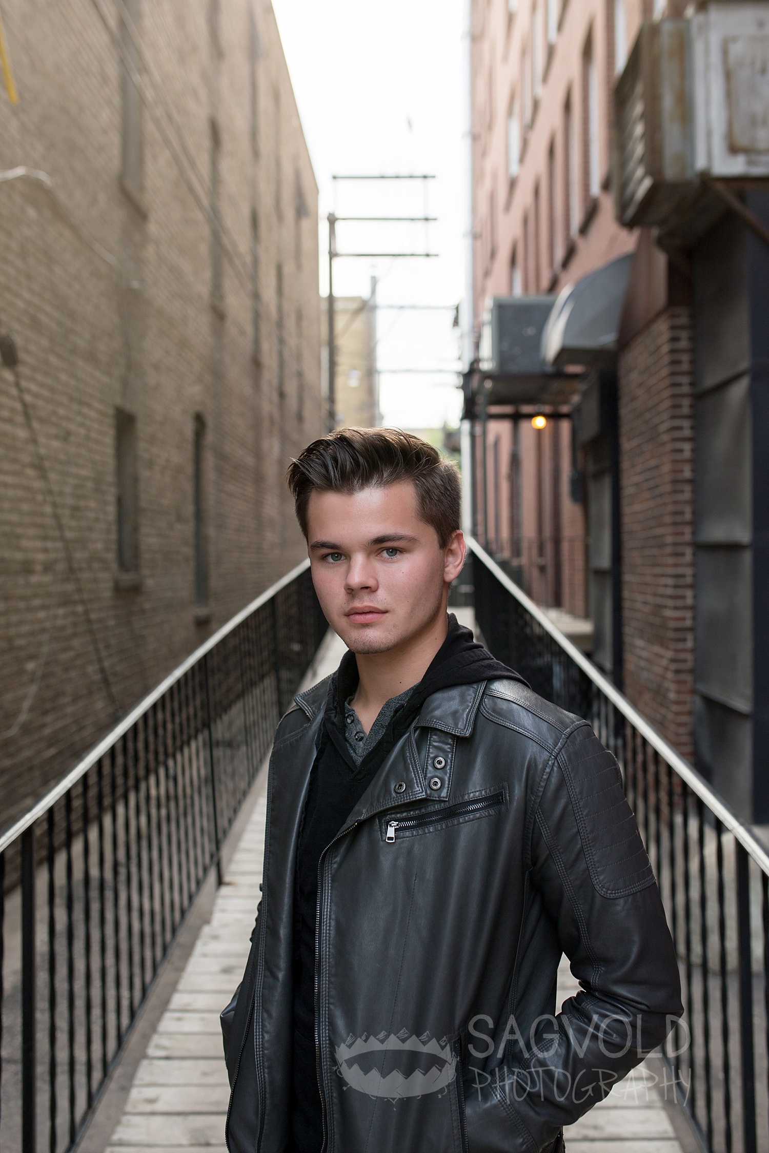 Senior boy leading lines pose Fargo ND senior photographer Janna Sagvold Photography