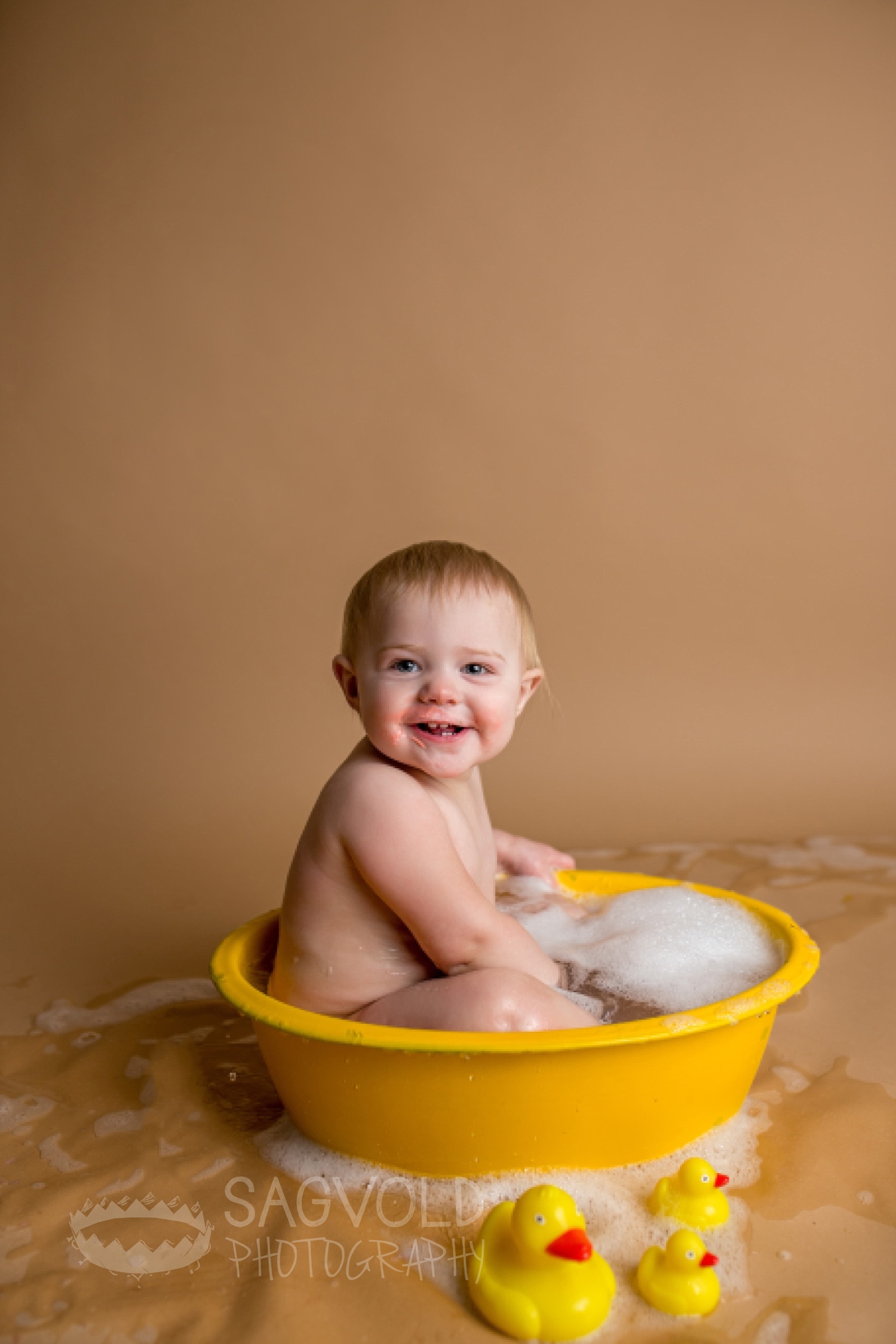 Cake smash bath Fargo ND baby photographer Janna Sagvold Photography