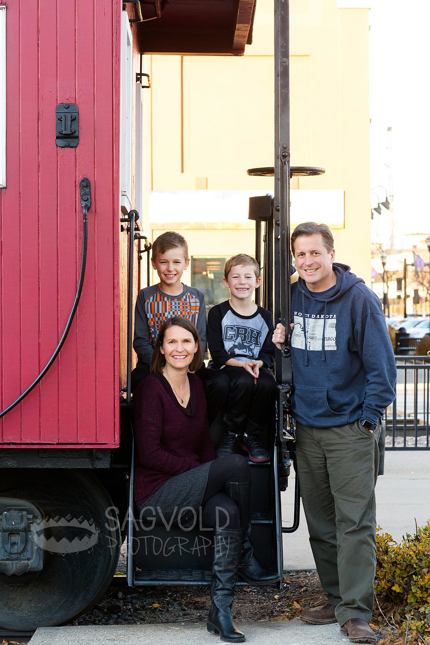 Family picture Fargo ND family photographer Janna Sagvold Photography