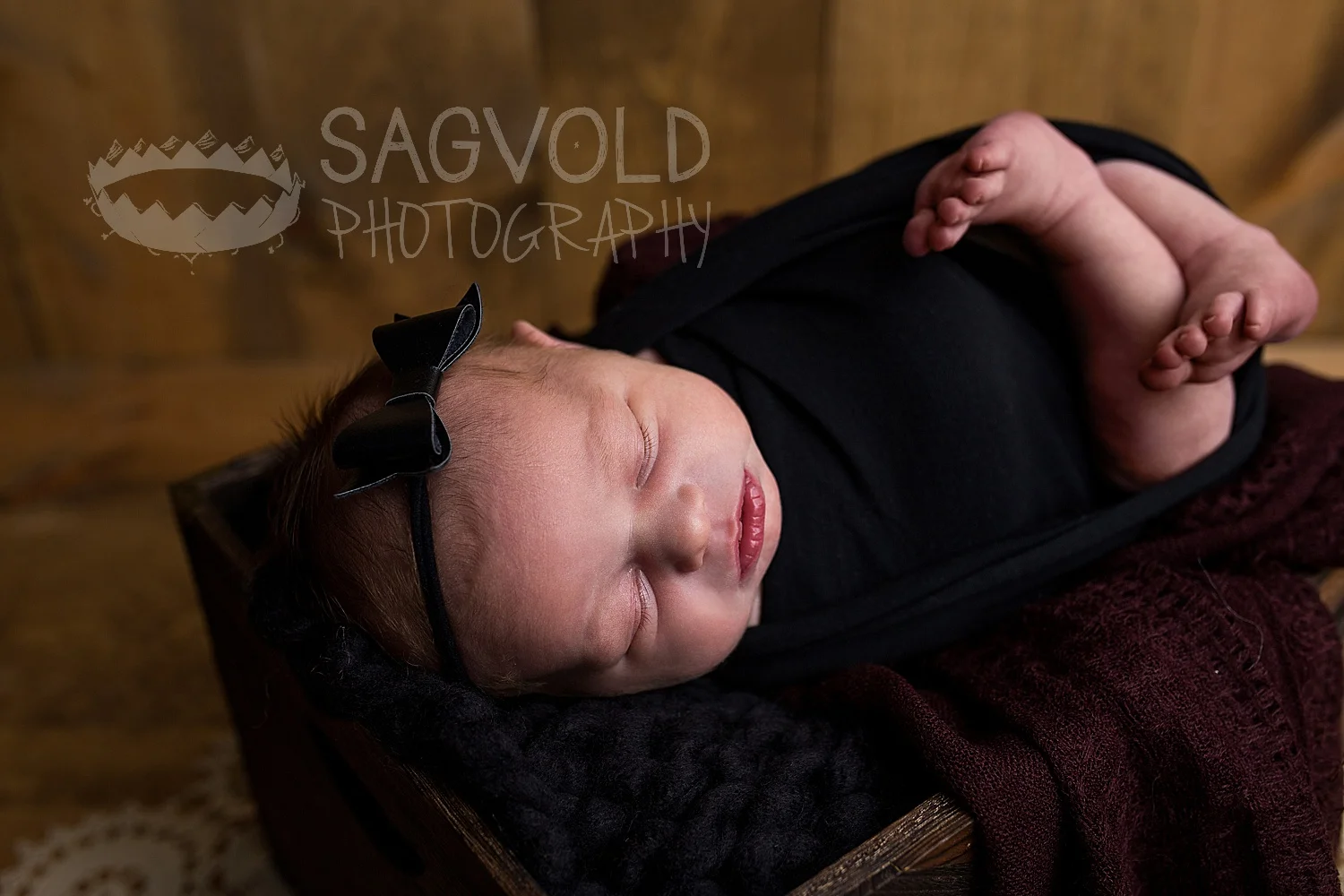 Newborn picture Fargo ND newborn photographer Janna Sagvold Photography