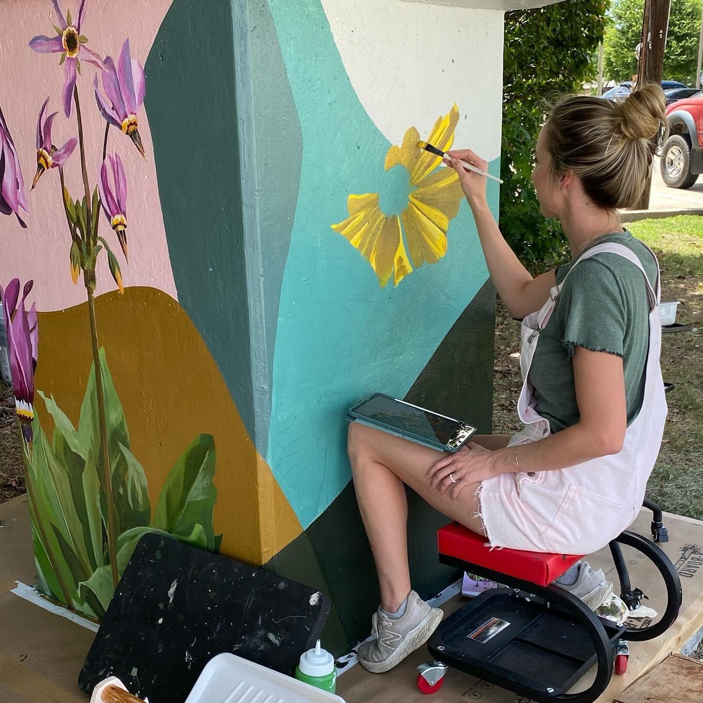 🎉The mural is looking AMAZING! Check out the link in our bio to donate to our mural project. 

The Northaven Trail Pedestrian Bridge Mural Project is funded in part by Lyda Hill Philanthropies. 

#northaventrail #nativeplants #publicart #dallas