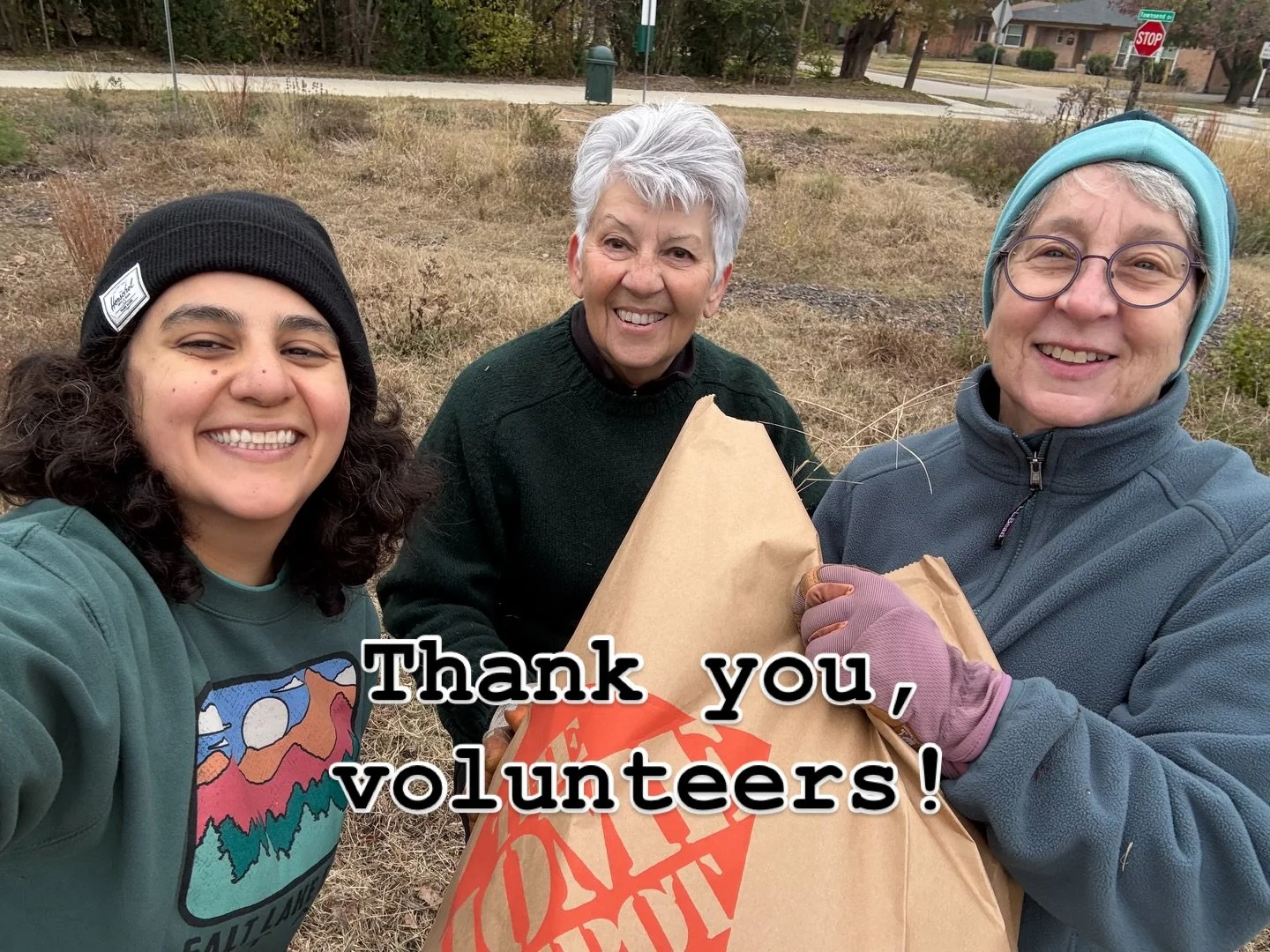 Thanks to the volunteers who braved the cold this morning to spread seeds and clean up the meadow at Royal Park. We appreciate you! 🤩