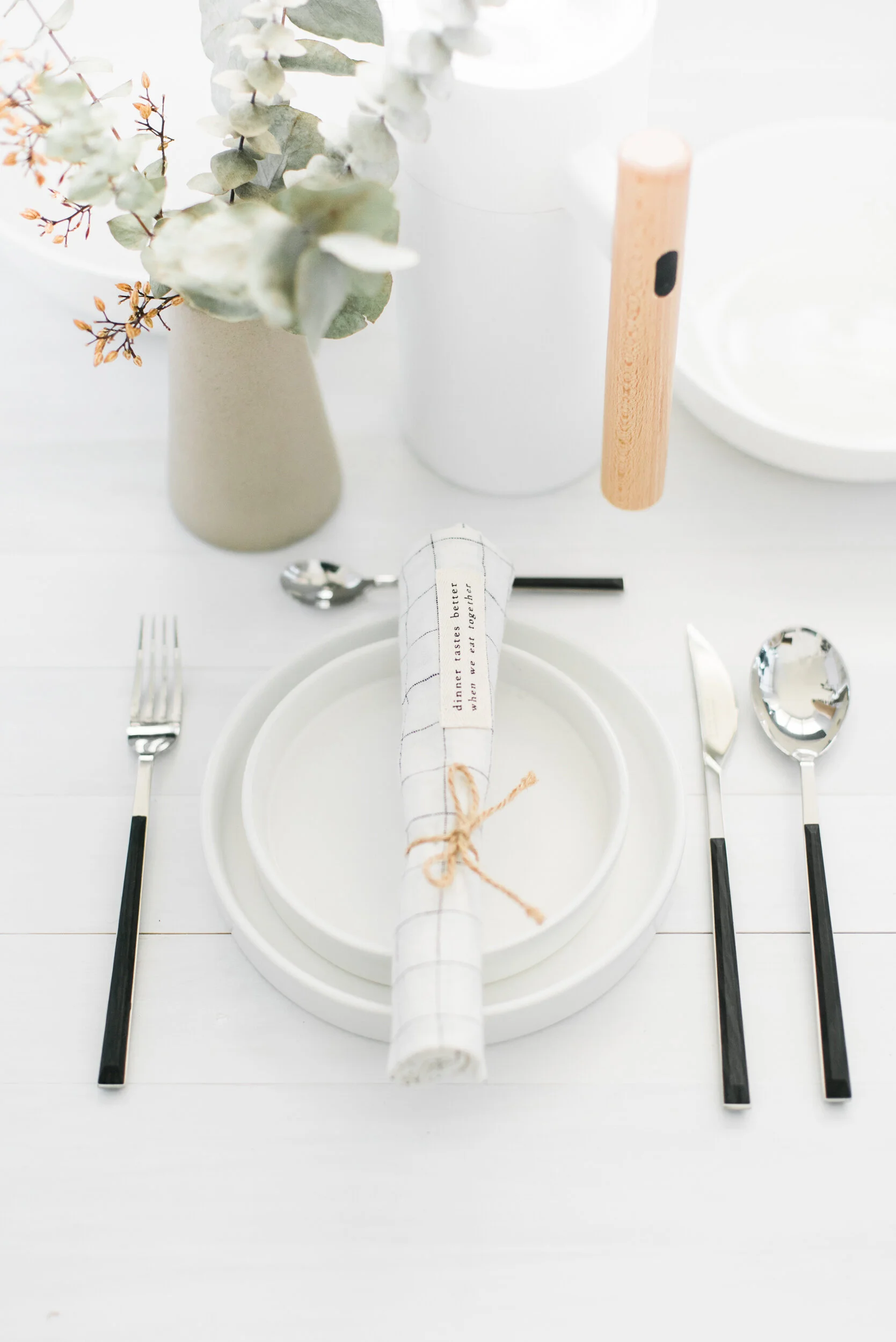 minimalist-tablescape-9.jpg