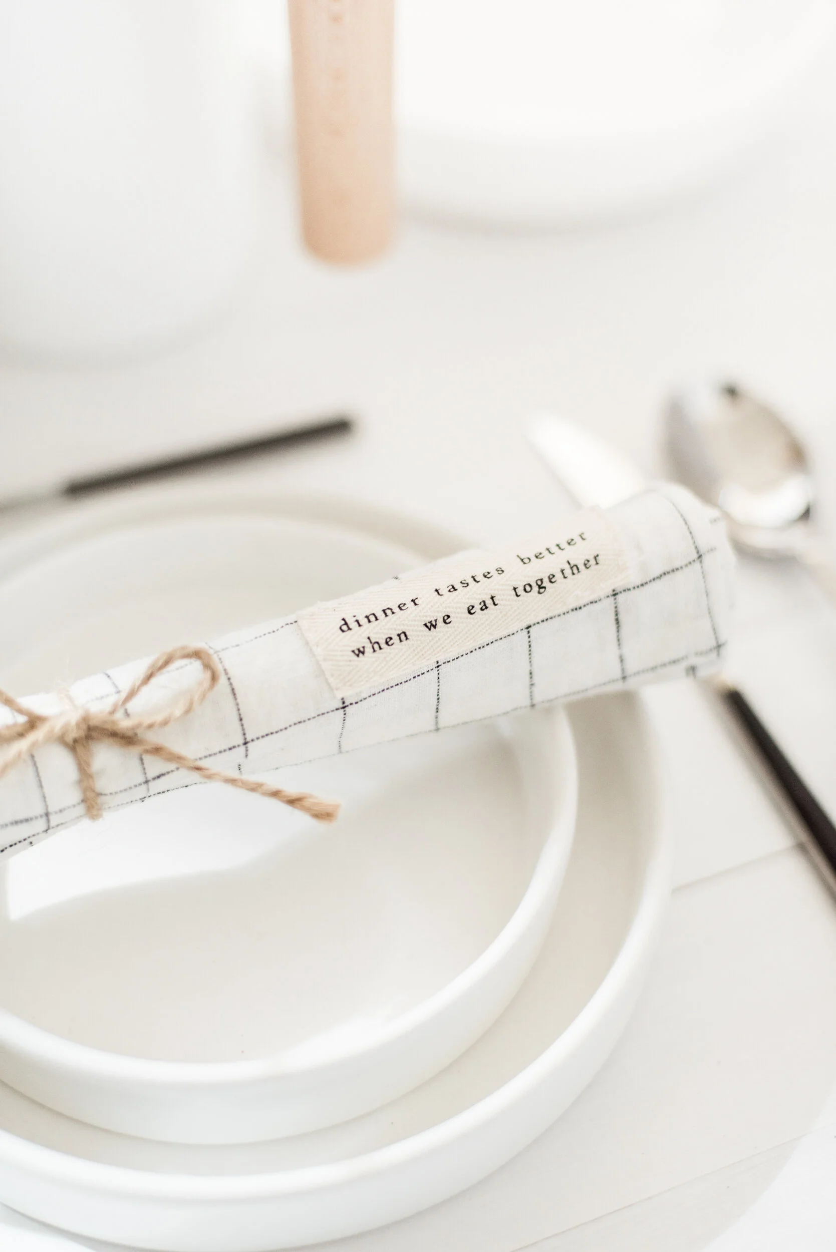 minimalist-tablescape-7.jpg