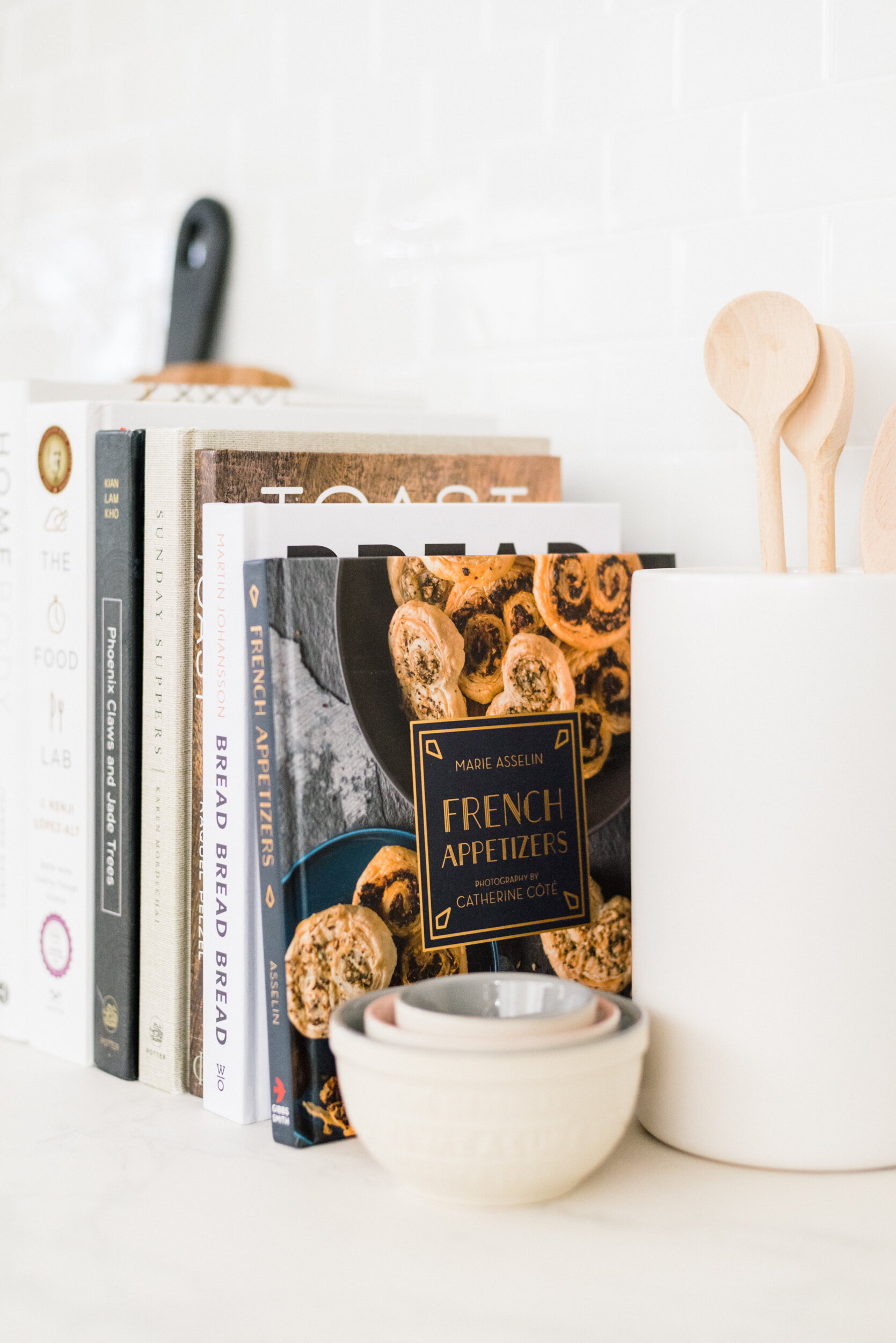 Minimalist Kitchen and Cookbooks