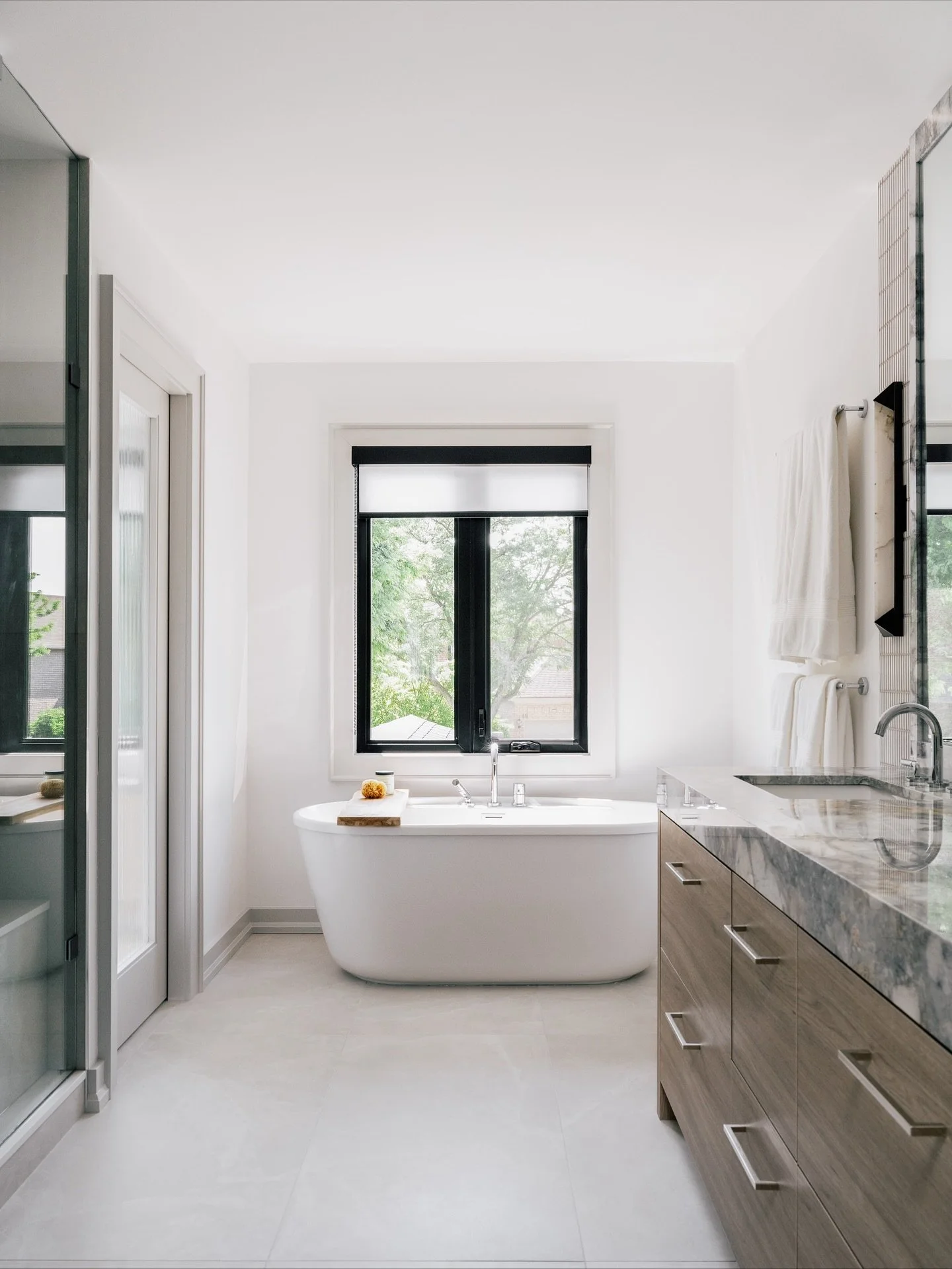 You have 3 options, which one are you choosing?
1. Bathtub
2. Standing shower
3. Sitting shower

These options are more than just a luxury. They&rsquo;re great for accessibility, giving everyone better access in their homes.

Interior designer: @stud