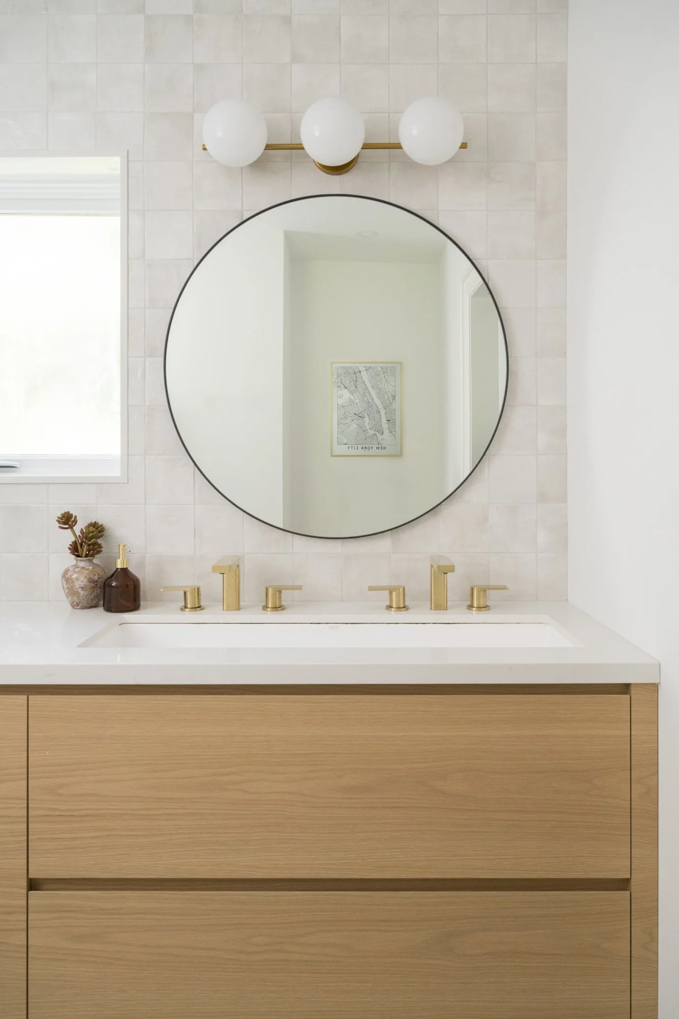 Primary bathroom: Bright 3-piece bathroom with square tiles (Alair Homes)