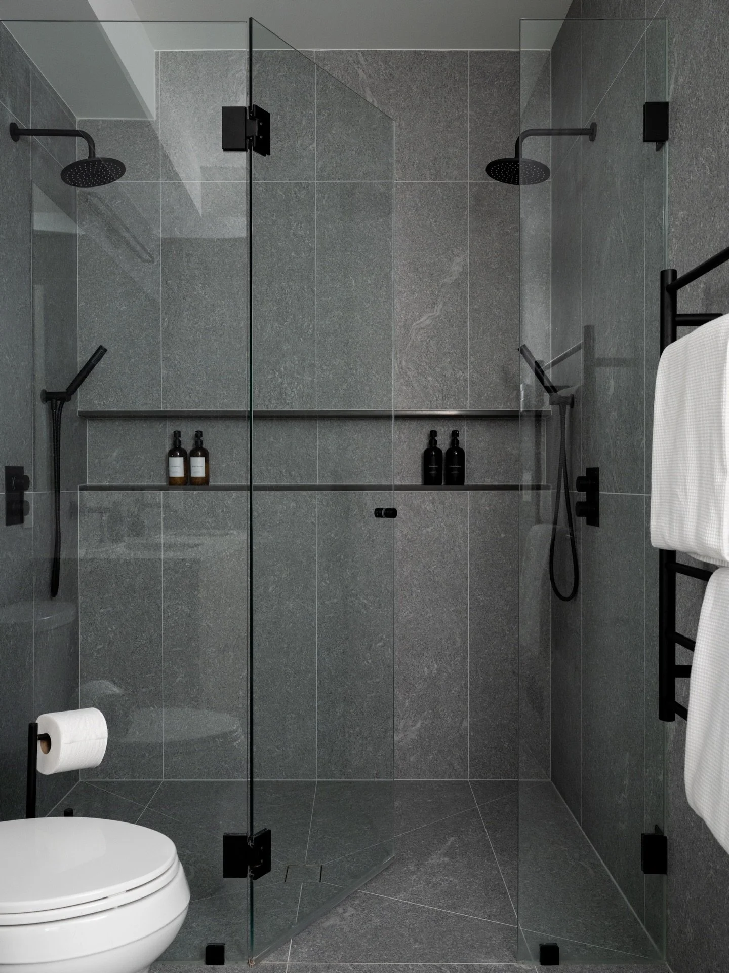I love a monochromatic bathroom. This ensuite is sleek, complete with a towel warmer, a double shower, and natural light.

Build: @alairhomes.toronto
Architect: @archausarchitects 
Photography: @janetkwan

#bathroominspiration #interiordesign #interi