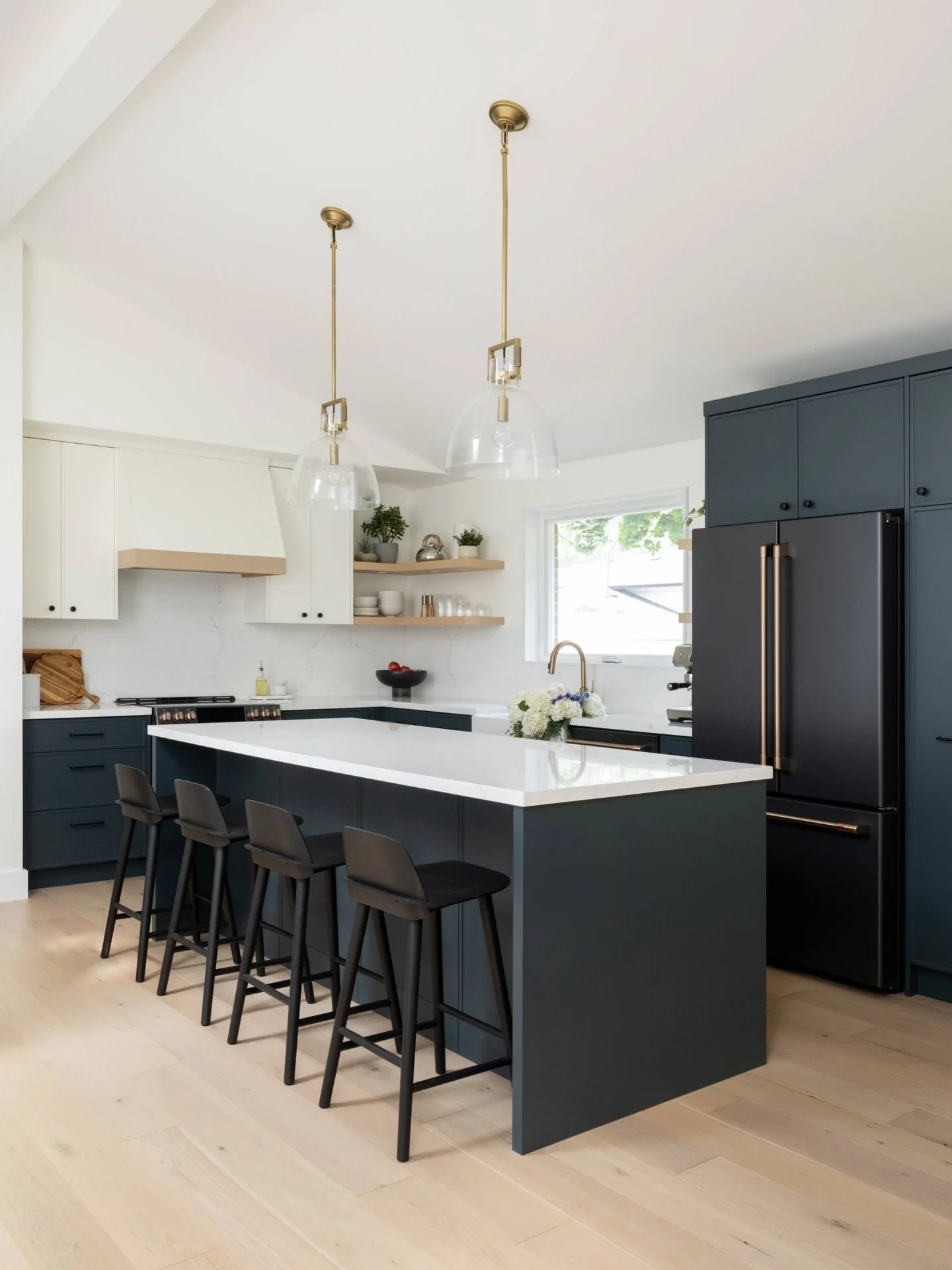 Happy first day of spring! But around here, we know spring hasn&rsquo;t actually sprung yet so we&rsquo;ll be wearing our winter jackets until end of April. At least 😂

Interior design: @studio.alc
Photography: @janetkwan

#interiordesign #torontoho