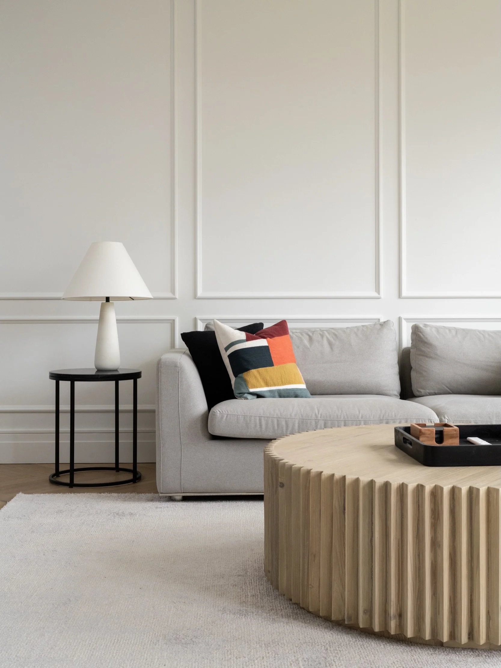 Where to spend your 5-9 after your 9-5? Home sounds good 🏡

Build: @alairhomes.toronto 
Photography: @janetkwan 

#interiordesign #interiorphotography #familyroom #torontohomes #ahshmanor
