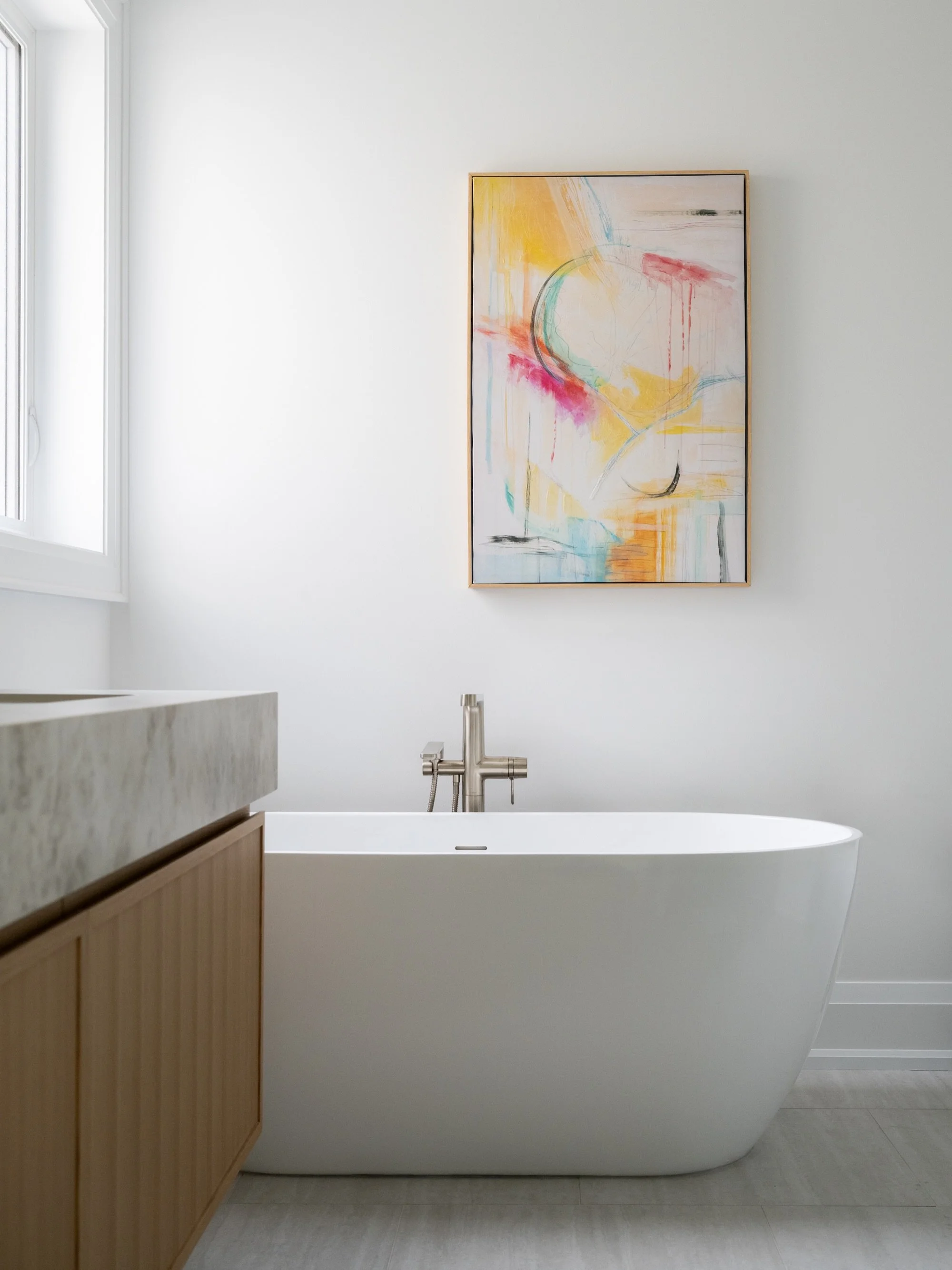 There&rsquo;s something about natural light in a bathroom that just feels good ☺️ And look at the details, from the double vanity to the wall-mounted faucets 😍

Build: @alairhomes.toronto 
Photographer: @janetkwan

#interiordesign #torontohome #alai