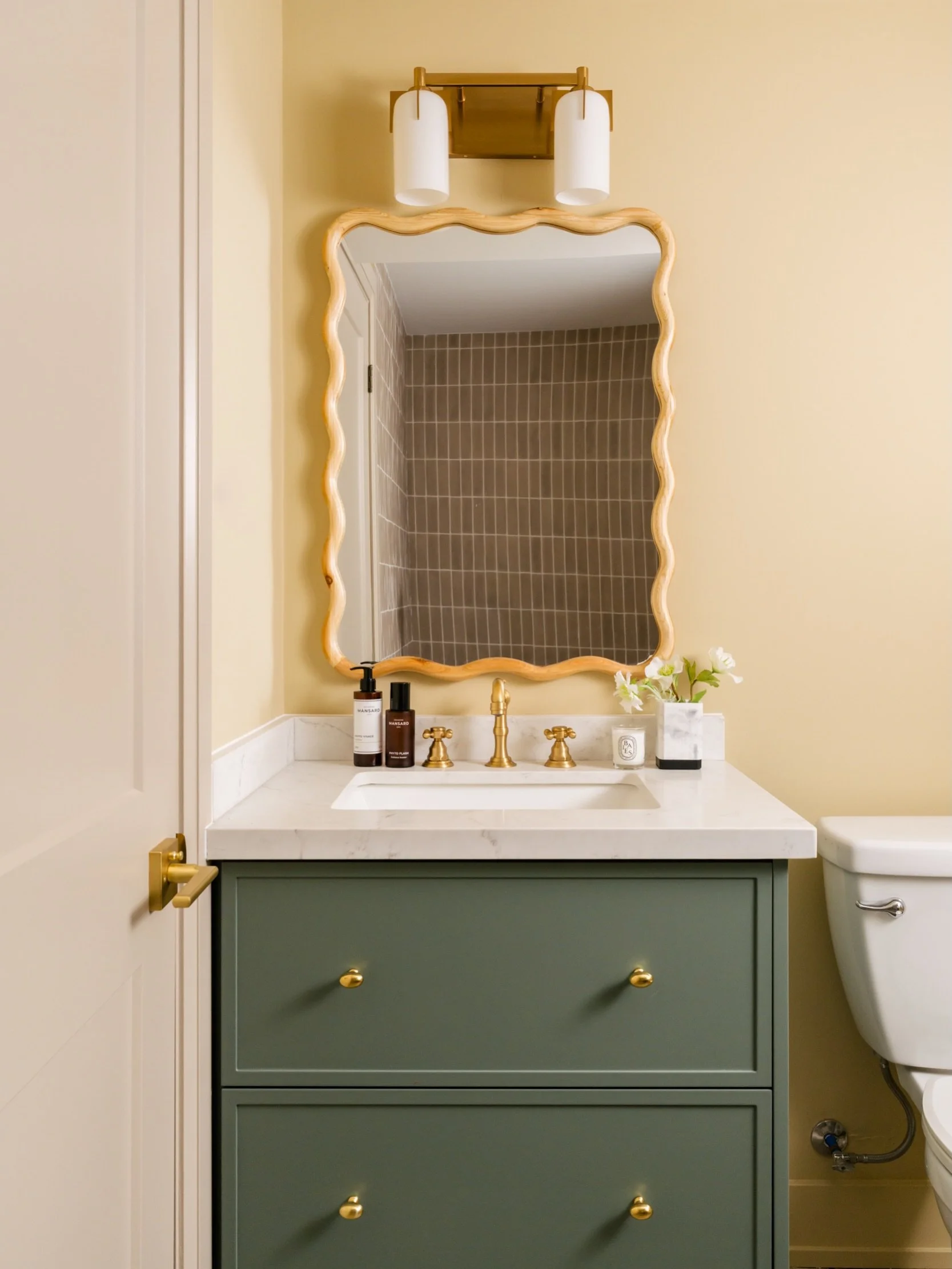 How to create a basement bathroom you&rsquo;ll actually want to use:  1. Use delightful colours
2. Add a touch of whimsy to your bathroom with a fun frame around the mirror 🪄✨

Interior design: @creativedesigntherapy 
Photography: @janetkwan

#inter