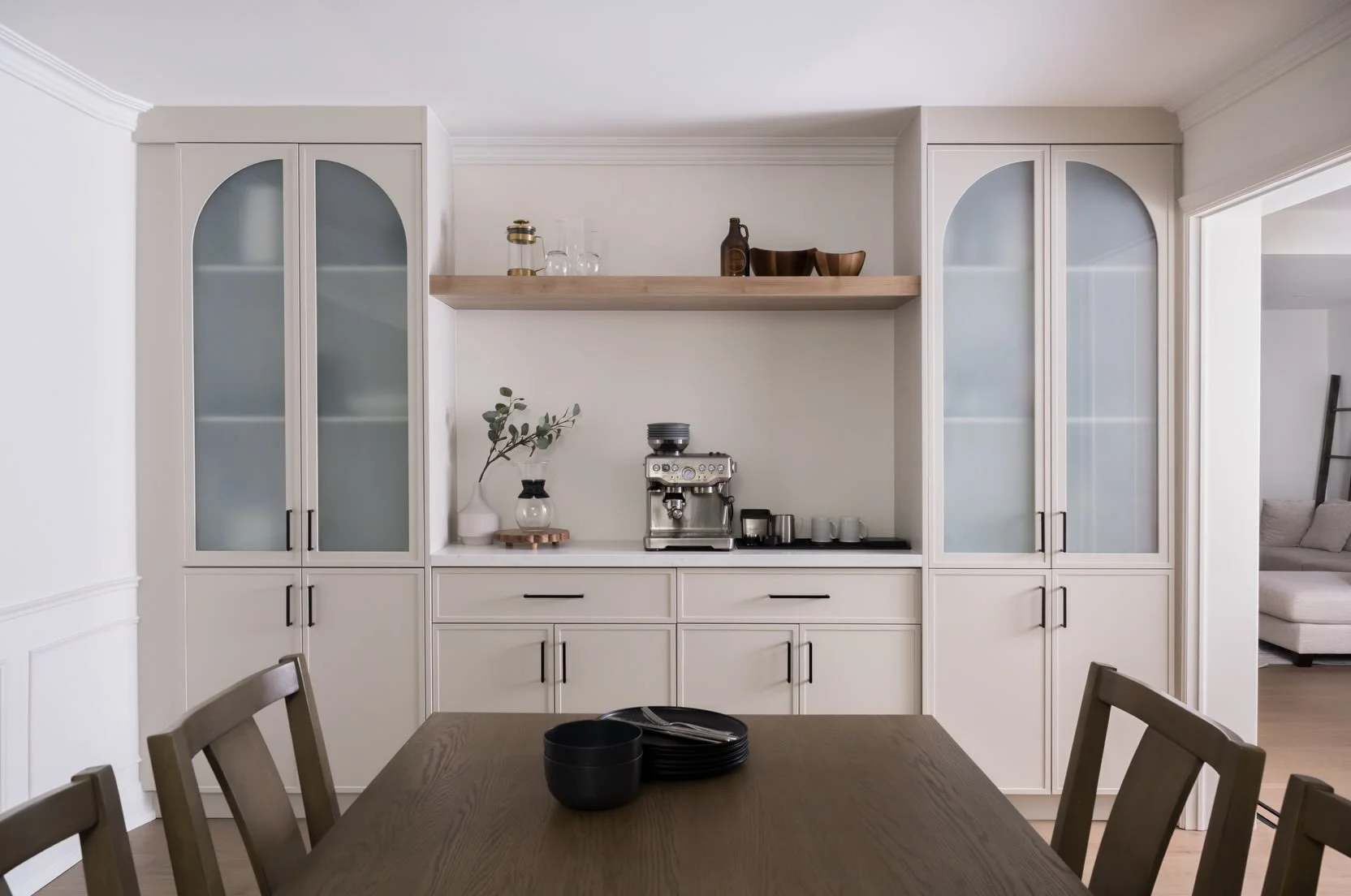 Dining room inspo: Built-in cabinets + coffee station

Interior design: @creativedesigntherapy 
Photography: @janetkwan

#interiordesign #diningroom #houseandhome #betterhomesandgardens #torontohomes

If you love to host and need another place to kee