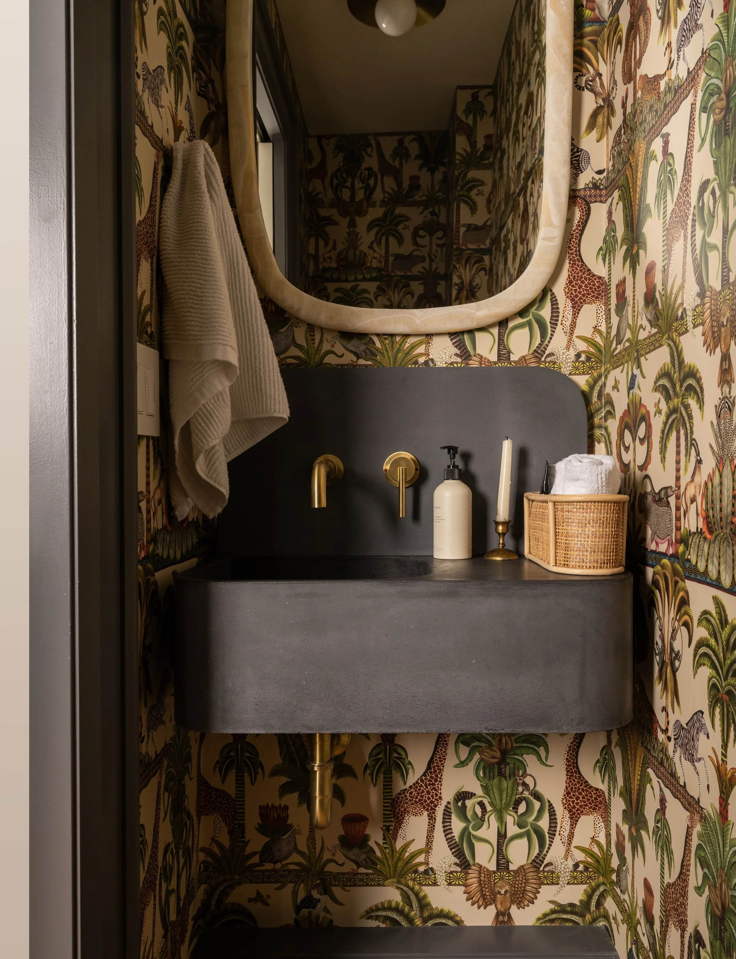 Powder rooms: Small in space, large in options. From floor to ceiling, you can customize every surface. 

Powder room 1: @alairhomes.toronto (Build)
Powder room 2: @alairhomes.toronto (Build)
Powder room 3: @creativedesigntherapy (Interior design)
Po