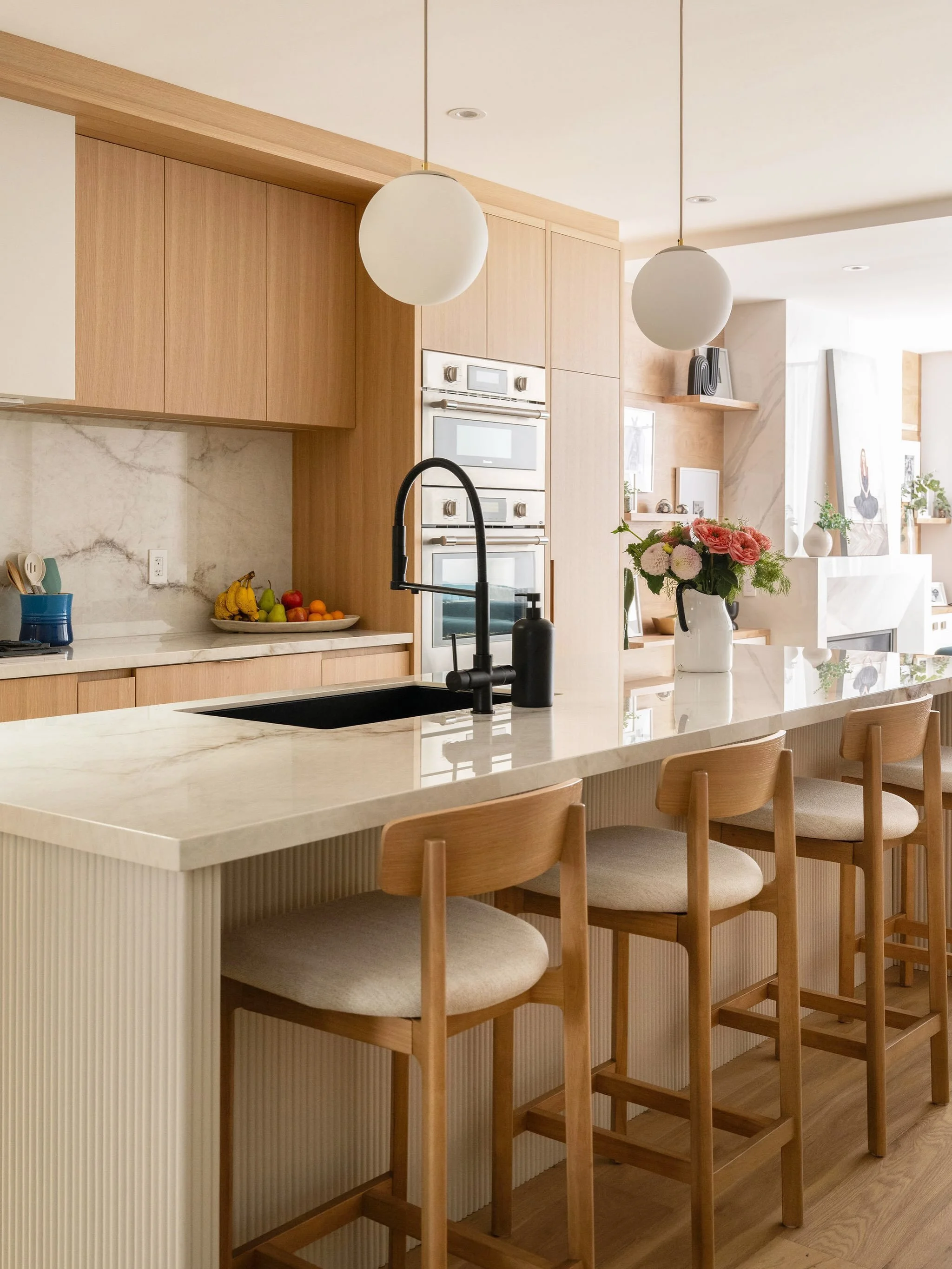 This is very much my kind of kitchen 😍 It&rsquo;s the details like the skylight above the coffee + tea station, rolling vertical storage, and the overall design that make this both beautiful and functional. 

Build: @alairhomes.toronto
Project manag